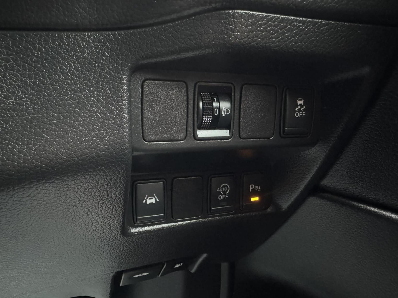 Nissan Qashqai 1.5 dCi Acenta Premium SUV 5dr Diesel Manual 2WD Euro 5 (s/s) (110 ps)