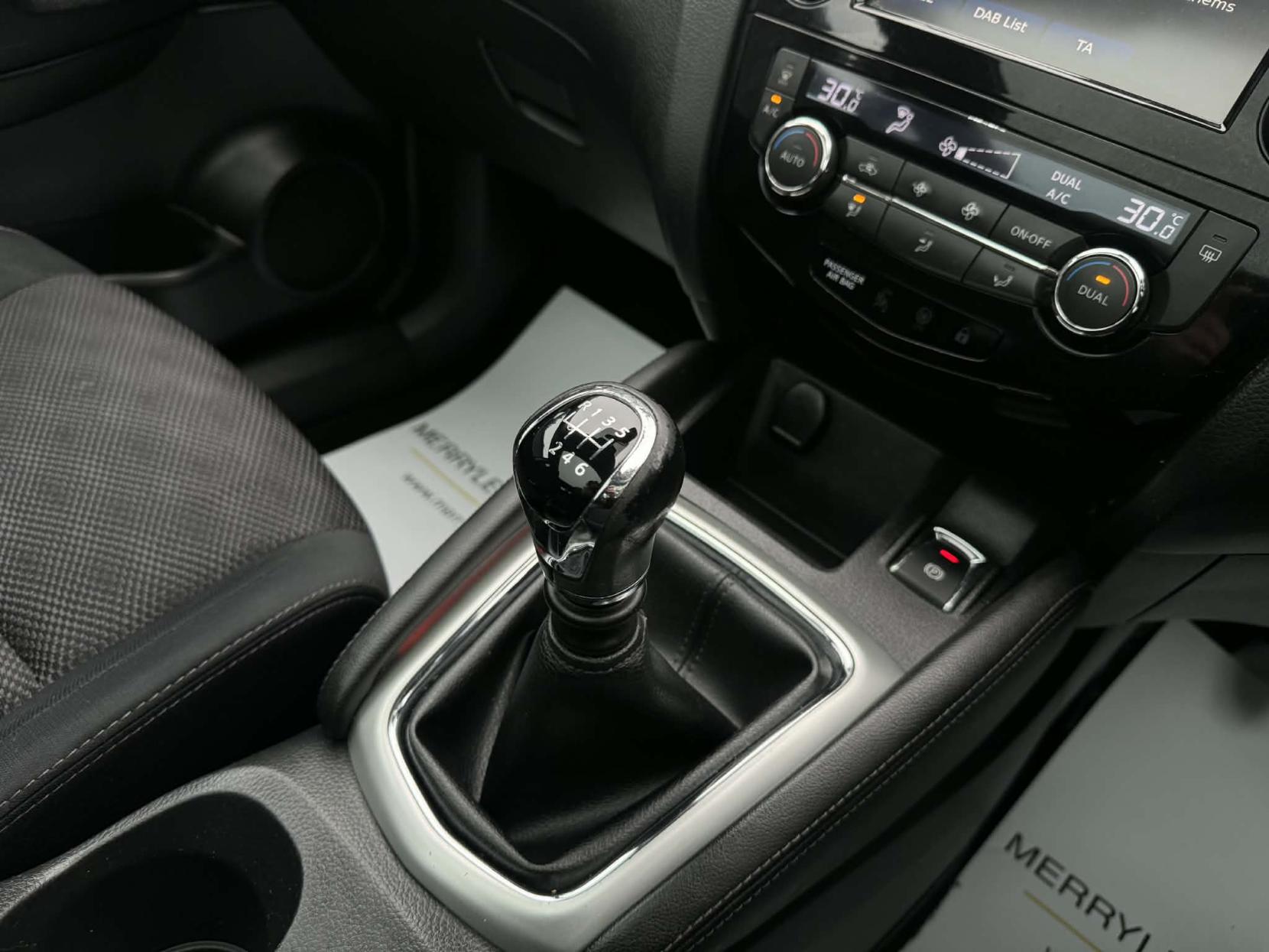 Nissan Qashqai 1.5 dCi Acenta Premium SUV 5dr Diesel Manual 2WD Euro 5 (s/s) (110 ps)