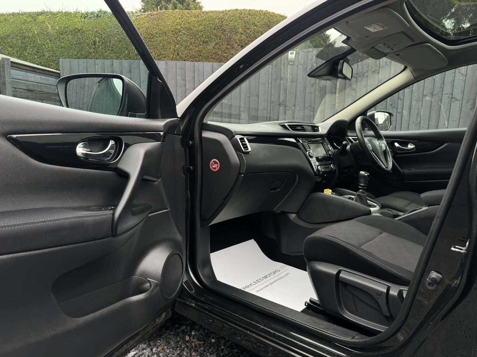 Nissan Qashqai 1.5 dCi Acenta Premium SUV 5dr Diesel Manual 2WD Euro 5 (s/s) (110 ps)