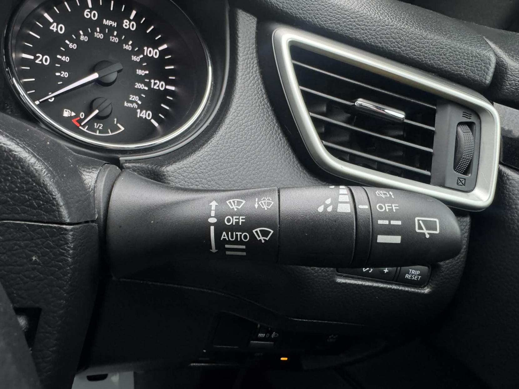 Nissan Qashqai 1.5 dCi Acenta Premium SUV 5dr Diesel Manual 2WD Euro 5 (s/s) (110 ps)