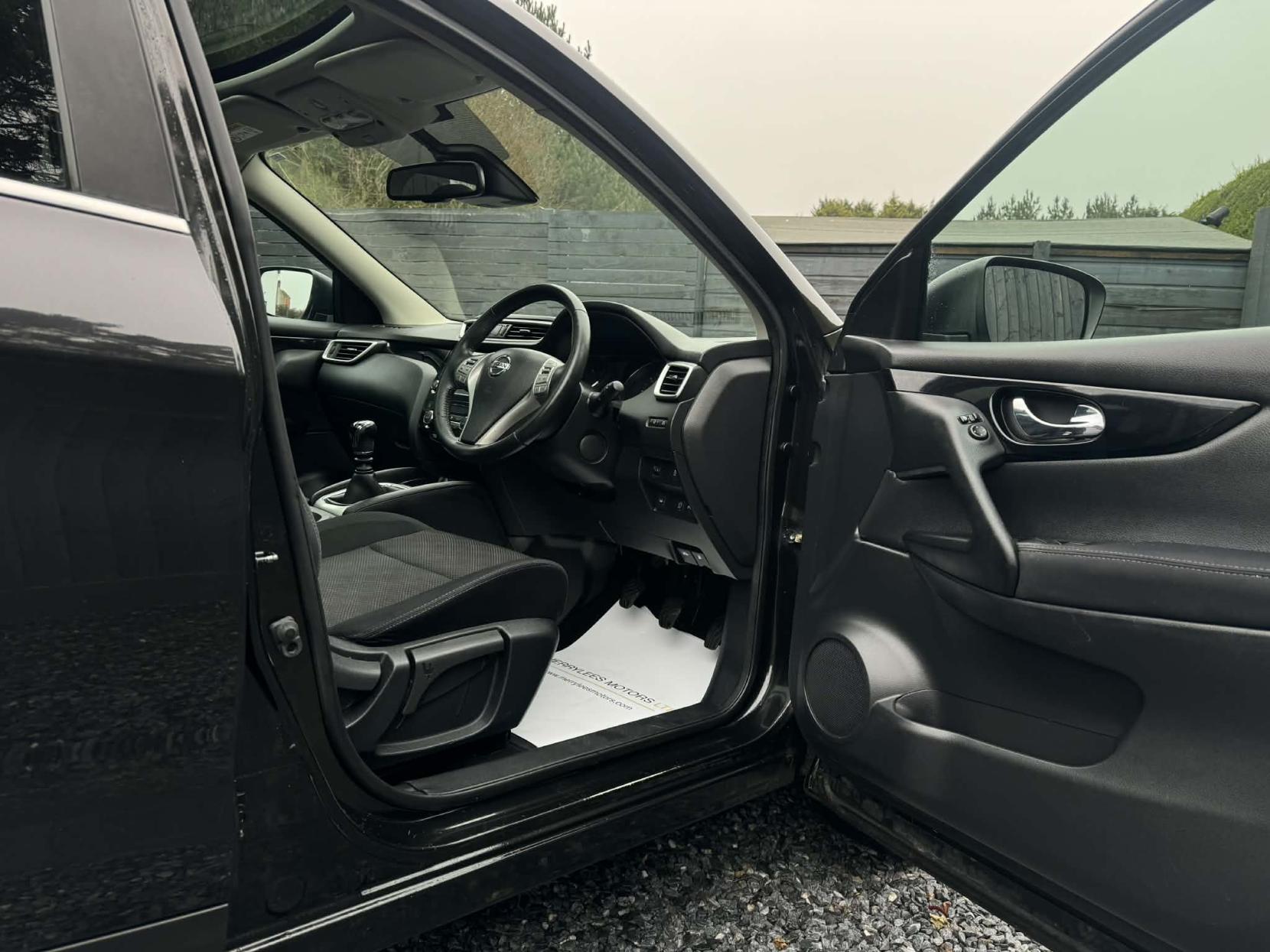 Nissan Qashqai 1.5 dCi Acenta Premium SUV 5dr Diesel Manual 2WD Euro 5 (s/s) (110 ps)