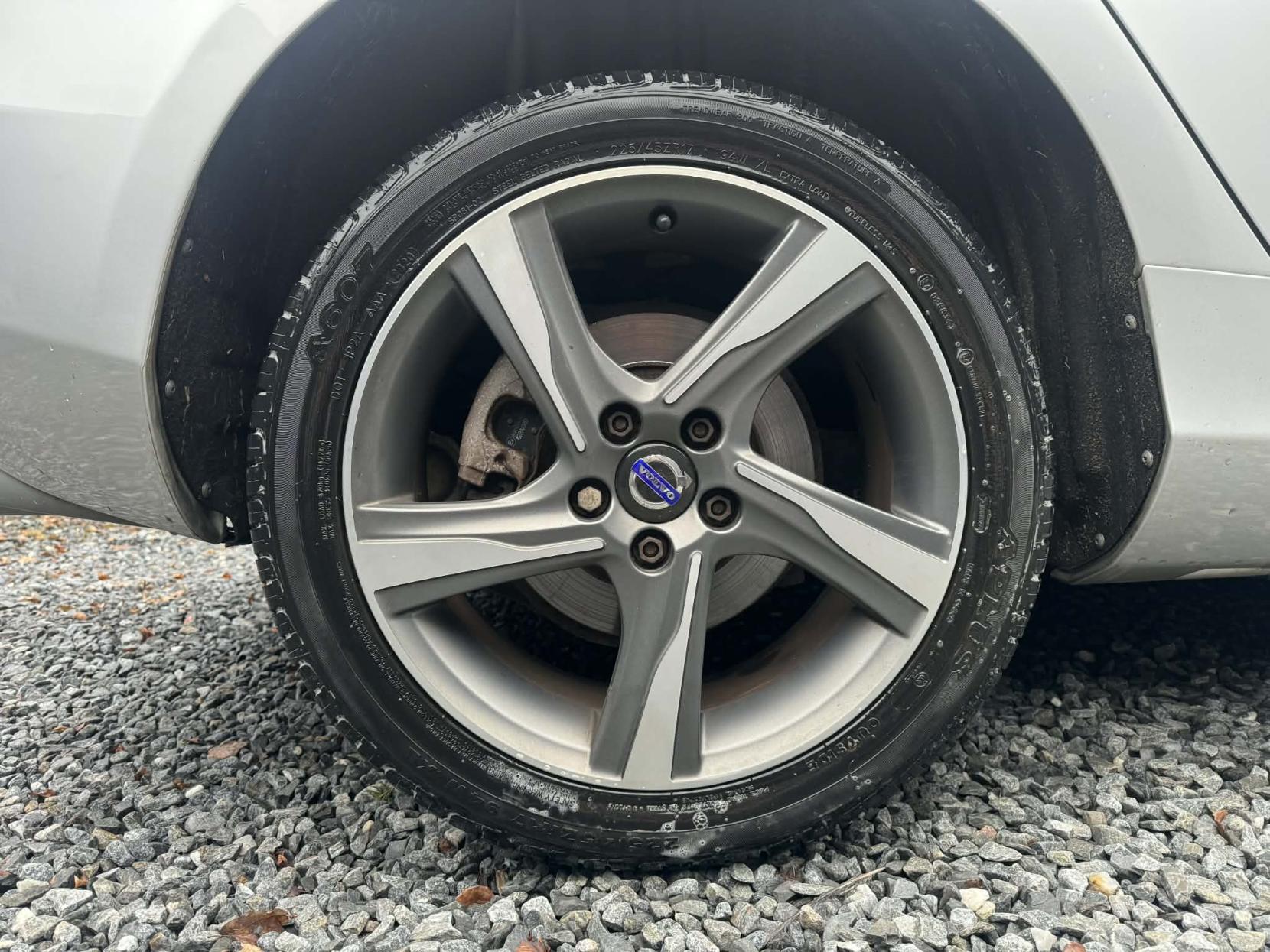 Volvo V40 2.0 D4 R-Design Nav Hatchback 5dr Diesel Manual Euro 6 (s/s) (190 ps)