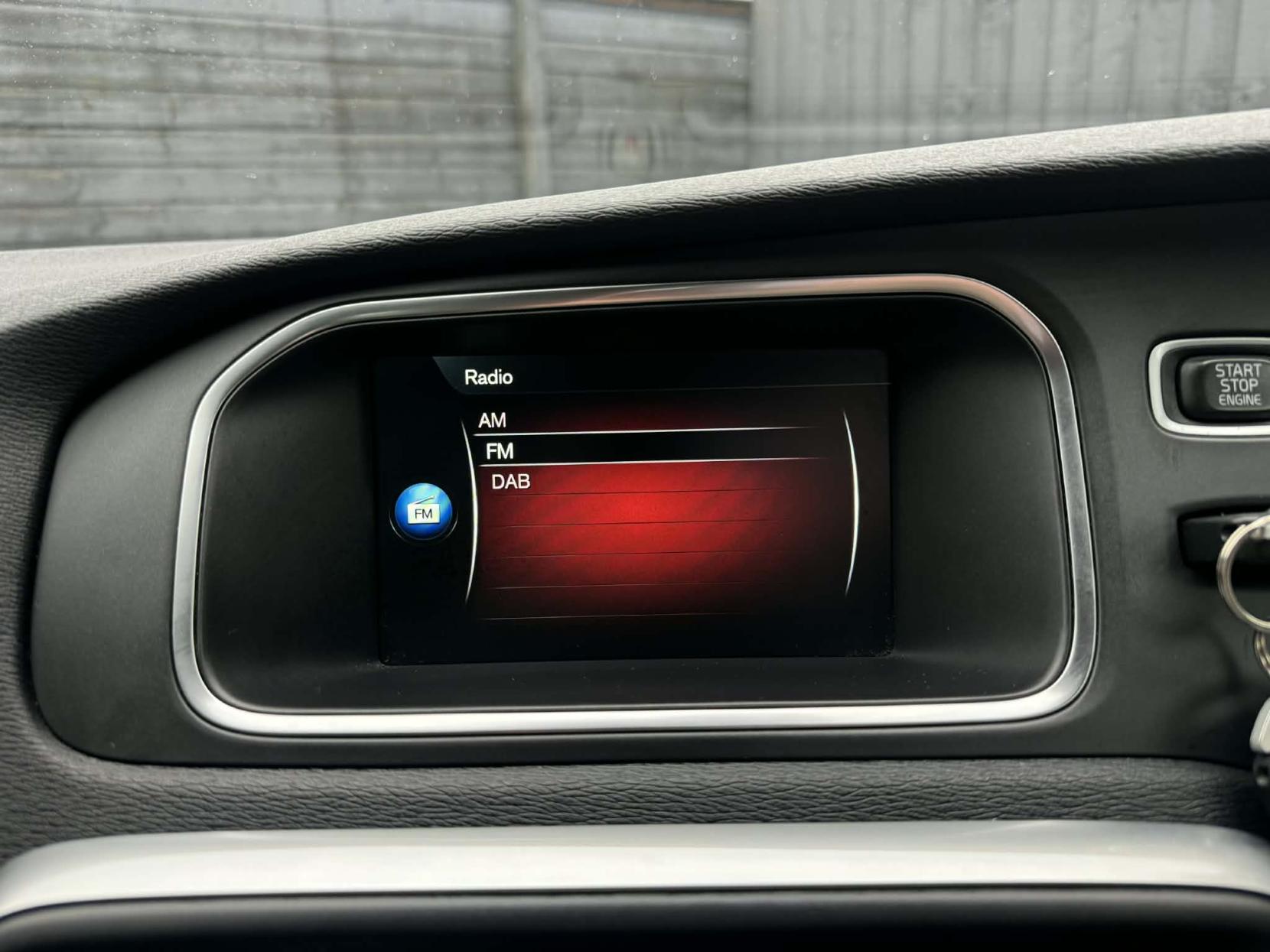 Volvo V40 2.0 D4 R-Design Nav Hatchback 5dr Diesel Manual Euro 6 (s/s) (190 ps)