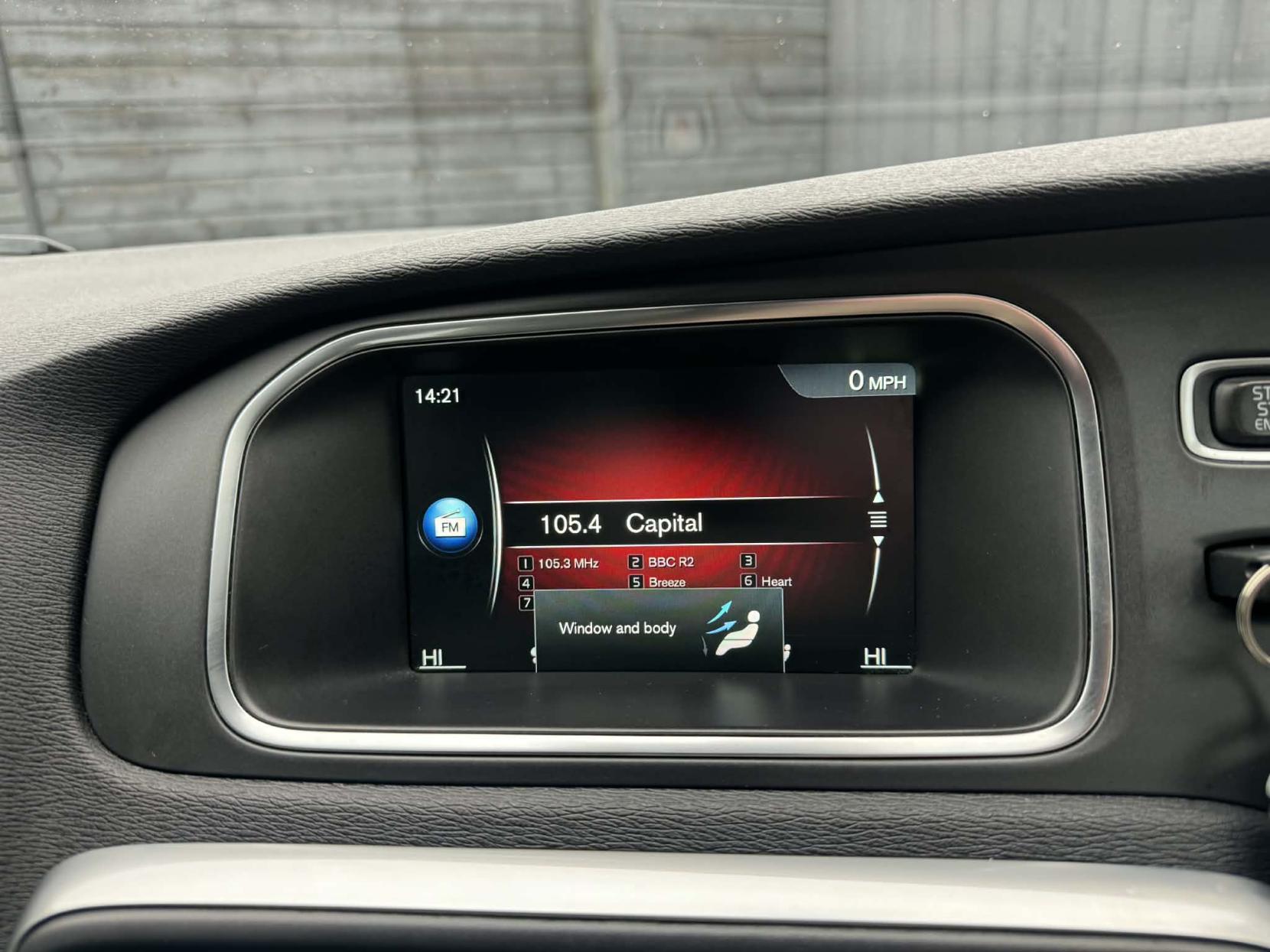 Volvo V40 2.0 D4 R-Design Nav Hatchback 5dr Diesel Manual Euro 6 (s/s) (190 ps)