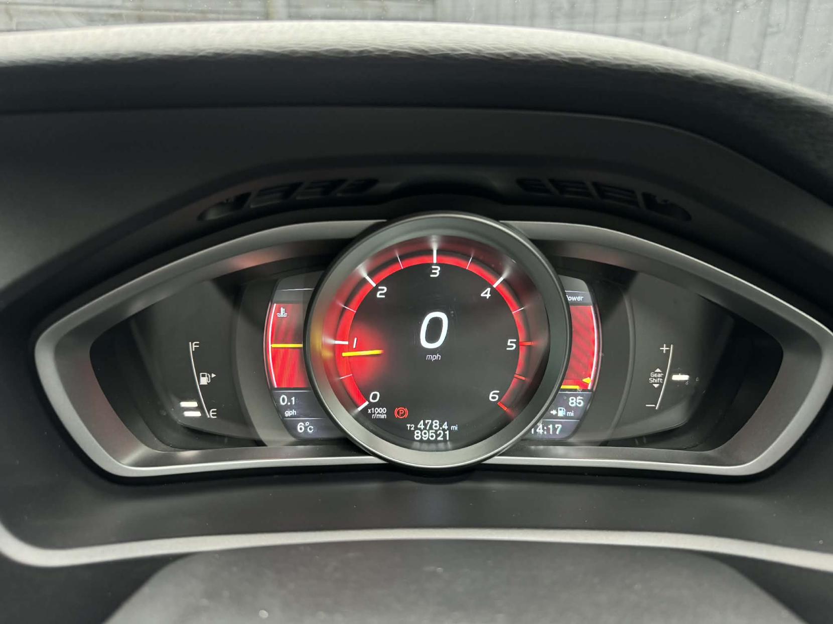 Volvo V40 2.0 D4 R-Design Nav Hatchback 5dr Diesel Manual Euro 6 (s/s) (190 ps)