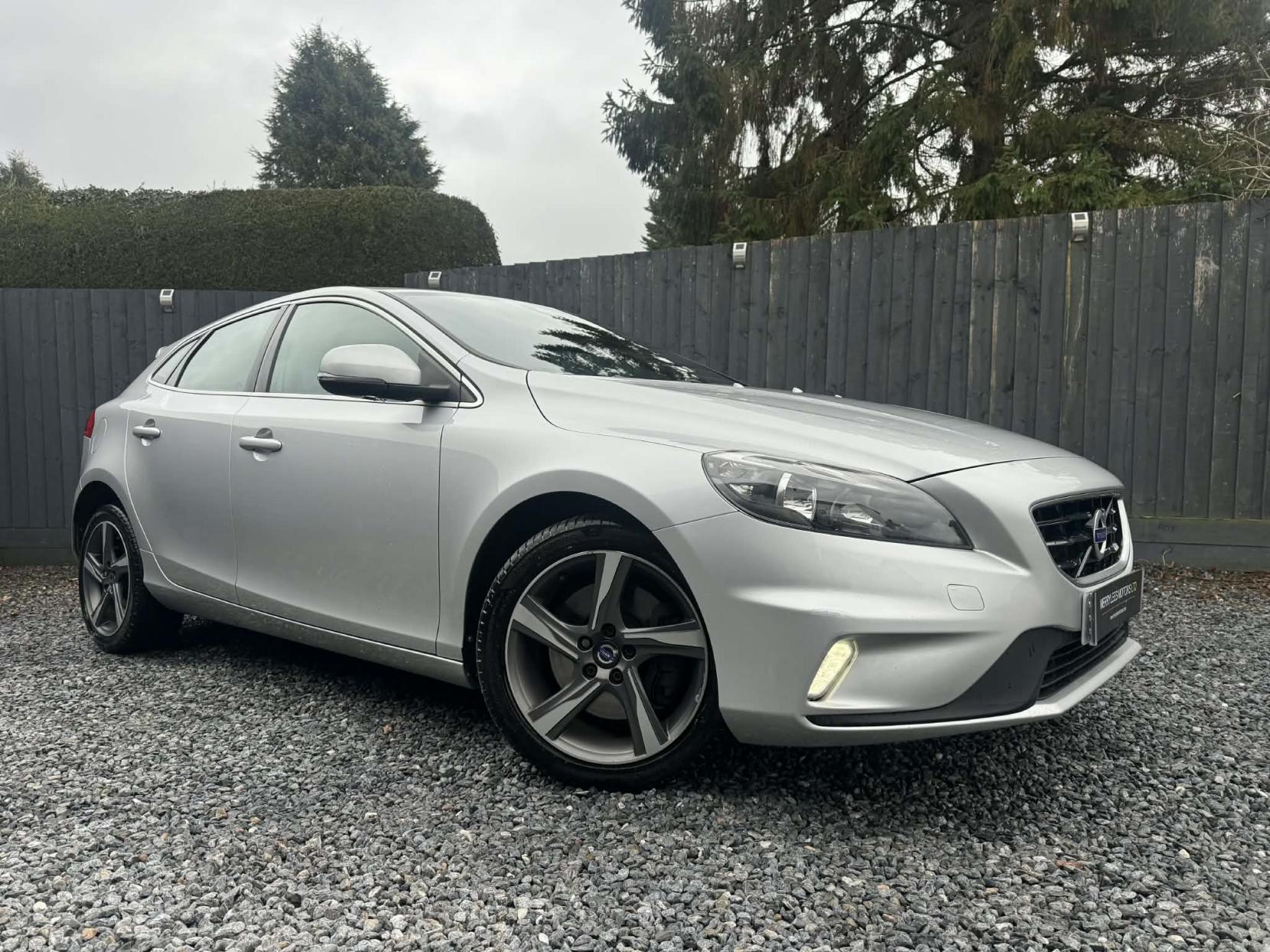 Volvo V40 2.0 D4 R-Design Nav Hatchback 5dr Diesel Manual Euro 6 (s/s) (190 ps)