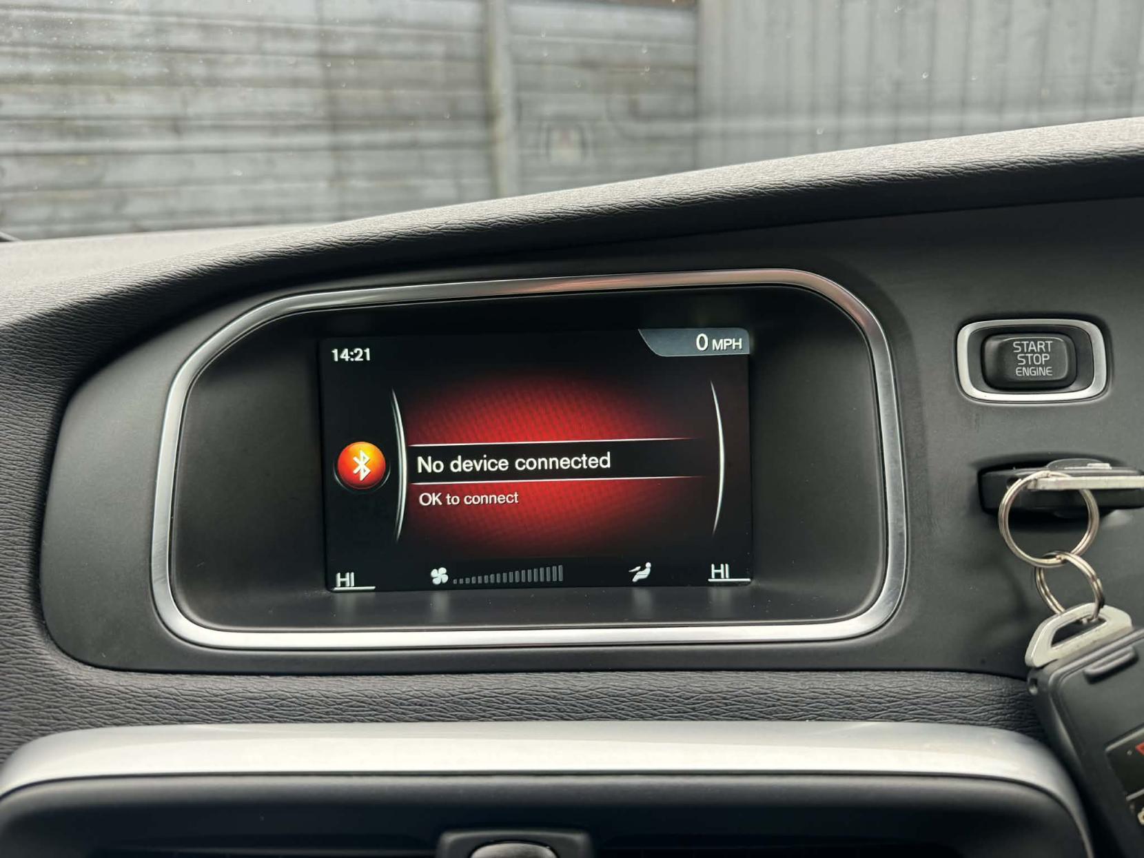 Volvo V40 2.0 D4 R-Design Nav Hatchback 5dr Diesel Manual Euro 6 (s/s) (190 ps)