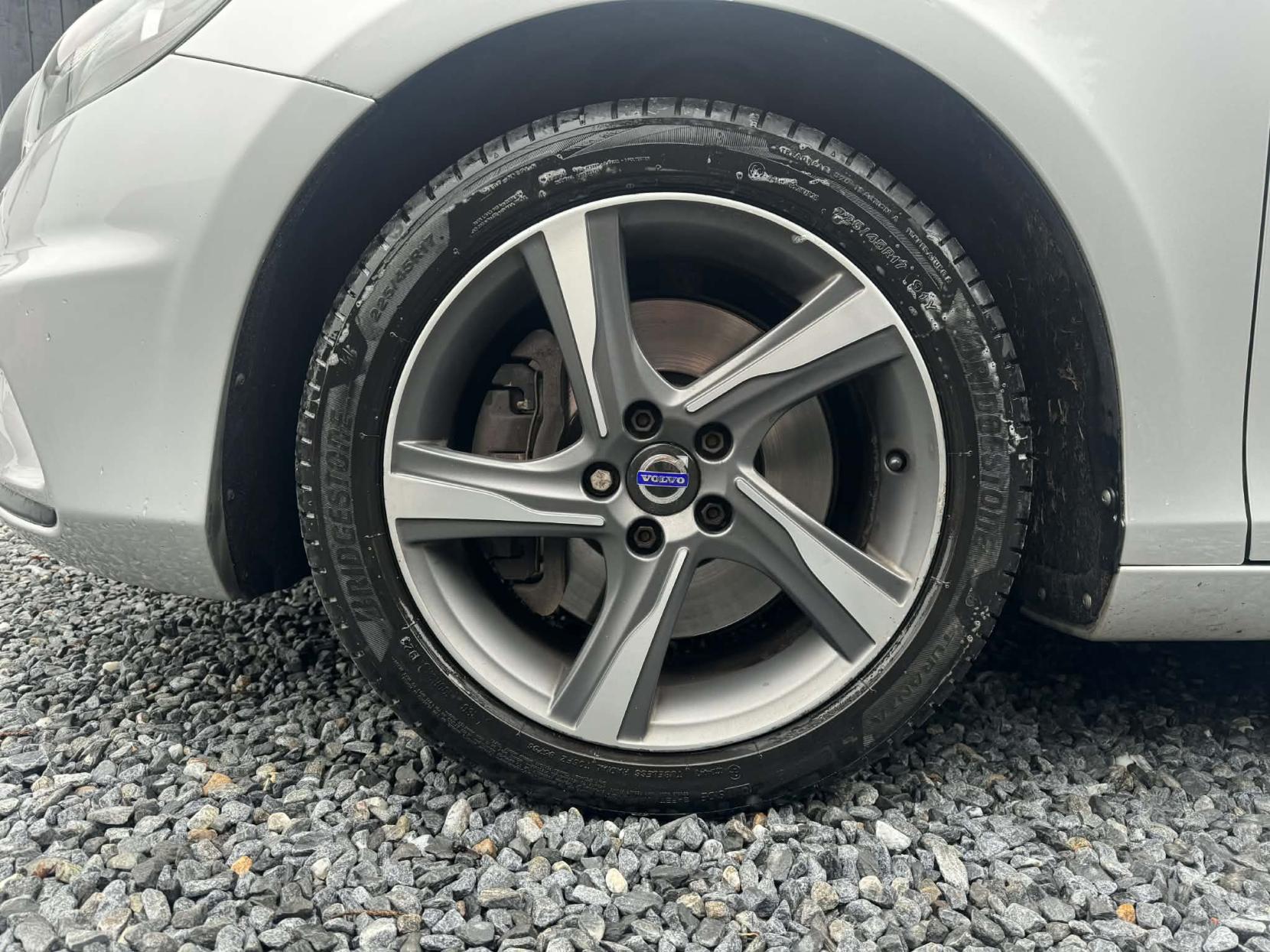 Volvo V40 2.0 D4 R-Design Nav Hatchback 5dr Diesel Manual Euro 6 (s/s) (190 ps)