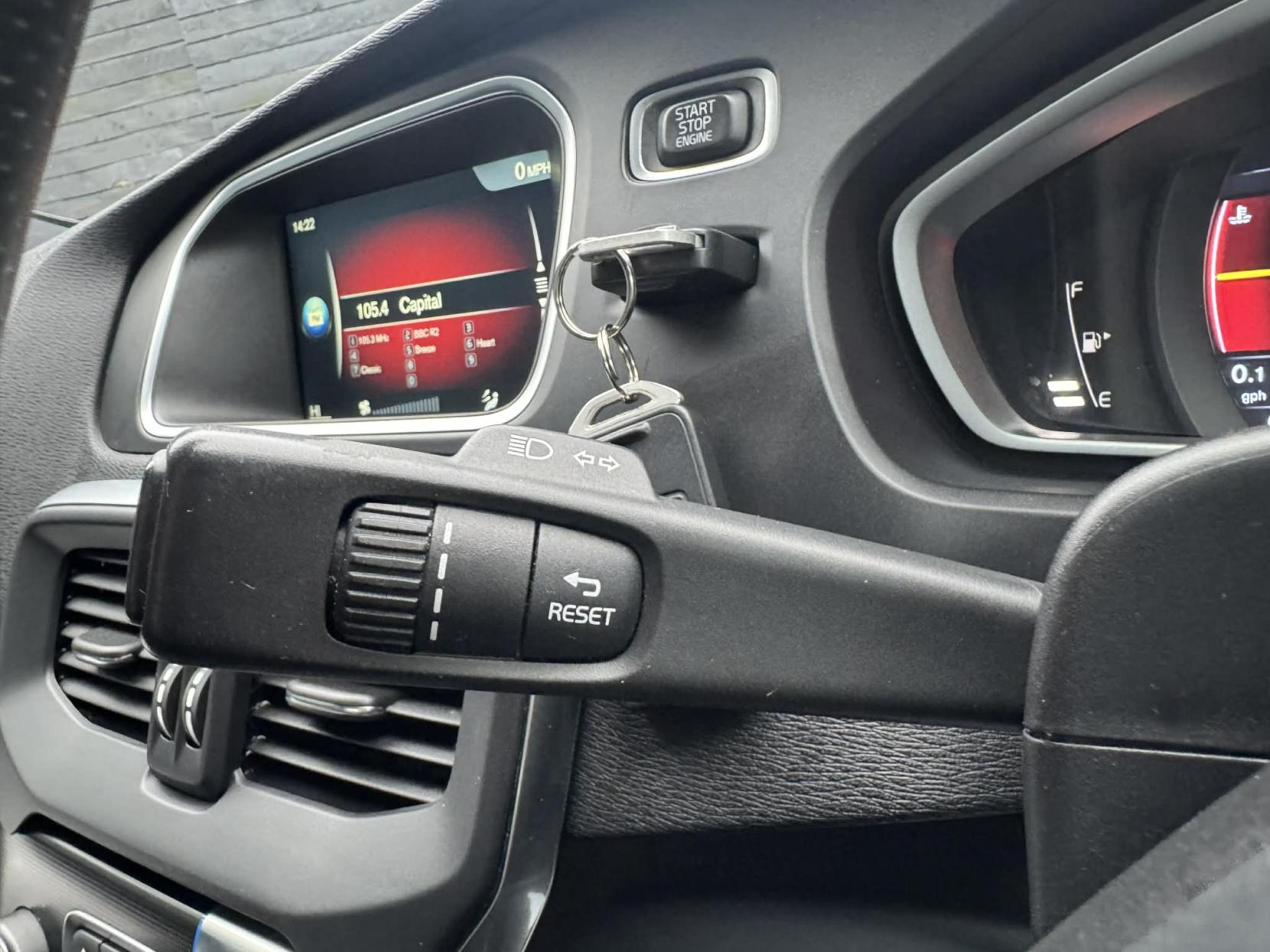 Volvo V40 2.0 D4 R-Design Nav Hatchback 5dr Diesel Manual Euro 6 (s/s) (190 ps)