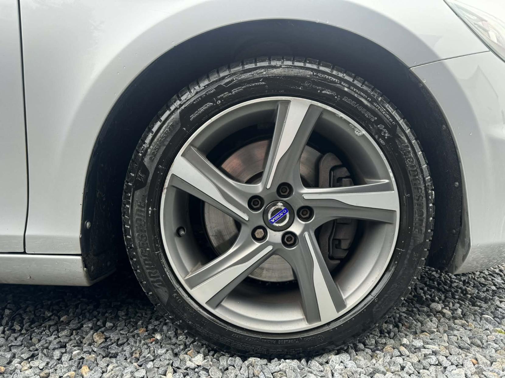 Volvo V40 2.0 D4 R-Design Nav Hatchback 5dr Diesel Manual Euro 6 (s/s) (190 ps)