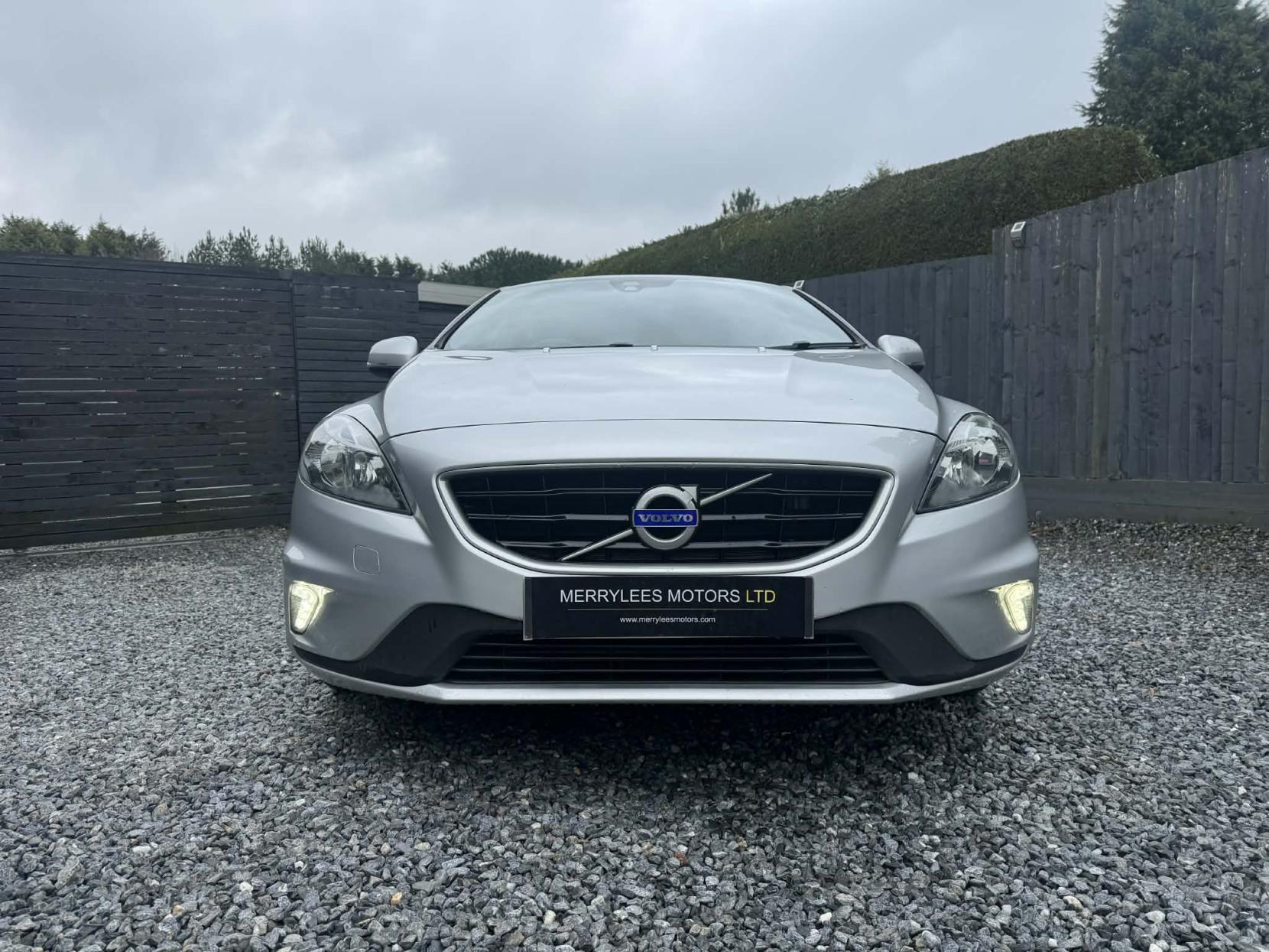 Volvo V40 2.0 D4 R-Design Nav Hatchback 5dr Diesel Manual Euro 6 (s/s) (190 ps)