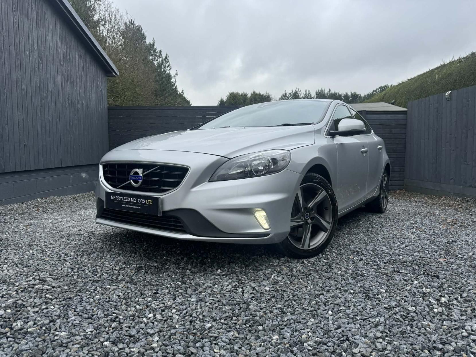 Volvo V40 2.0 D4 R-Design Nav Hatchback 5dr Diesel Manual Euro 6 (s/s) (190 ps)