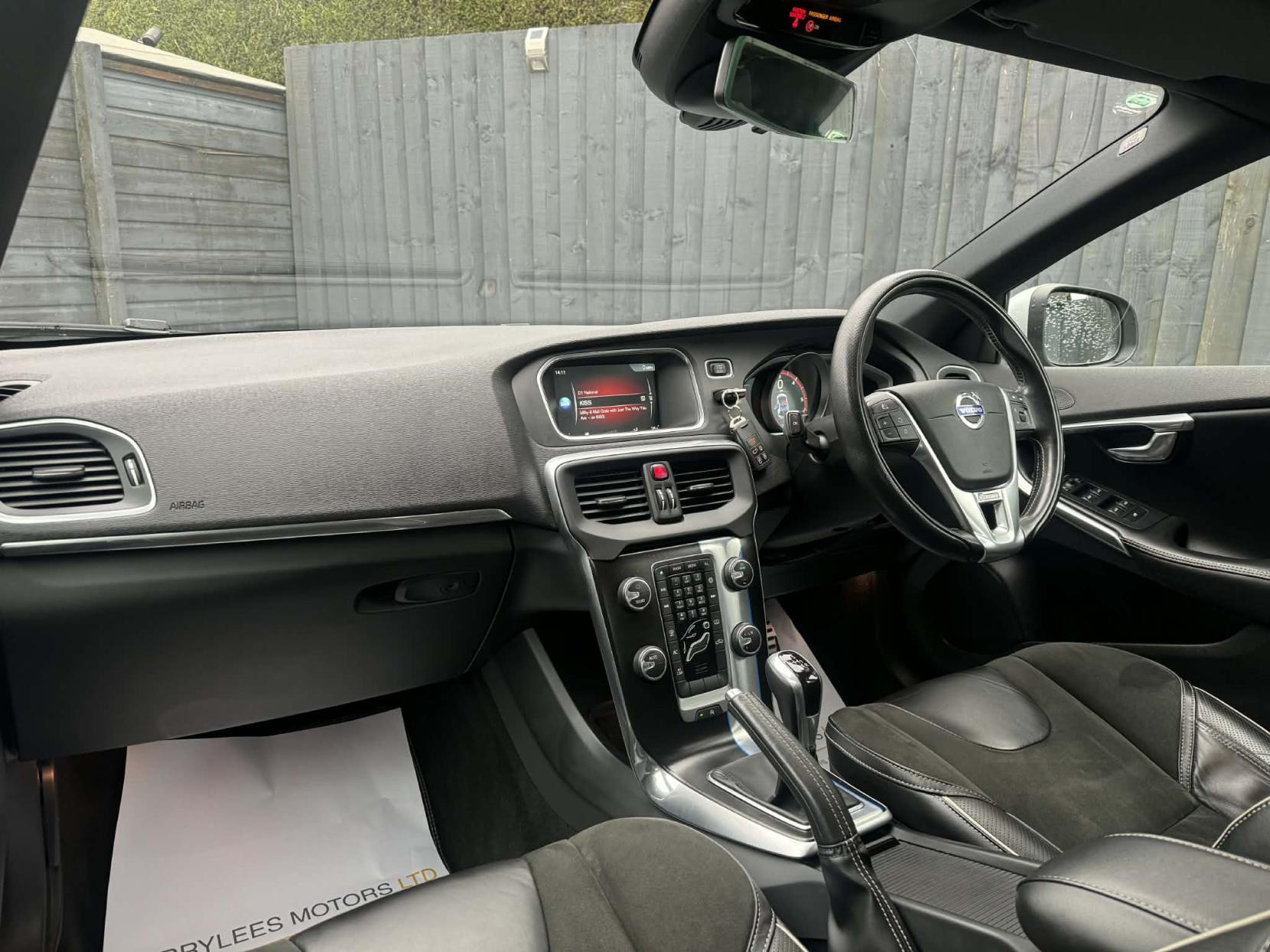 Volvo V40 2.0 D4 R-Design Nav Hatchback 5dr Diesel Manual Euro 6 (s/s) (190 ps)
