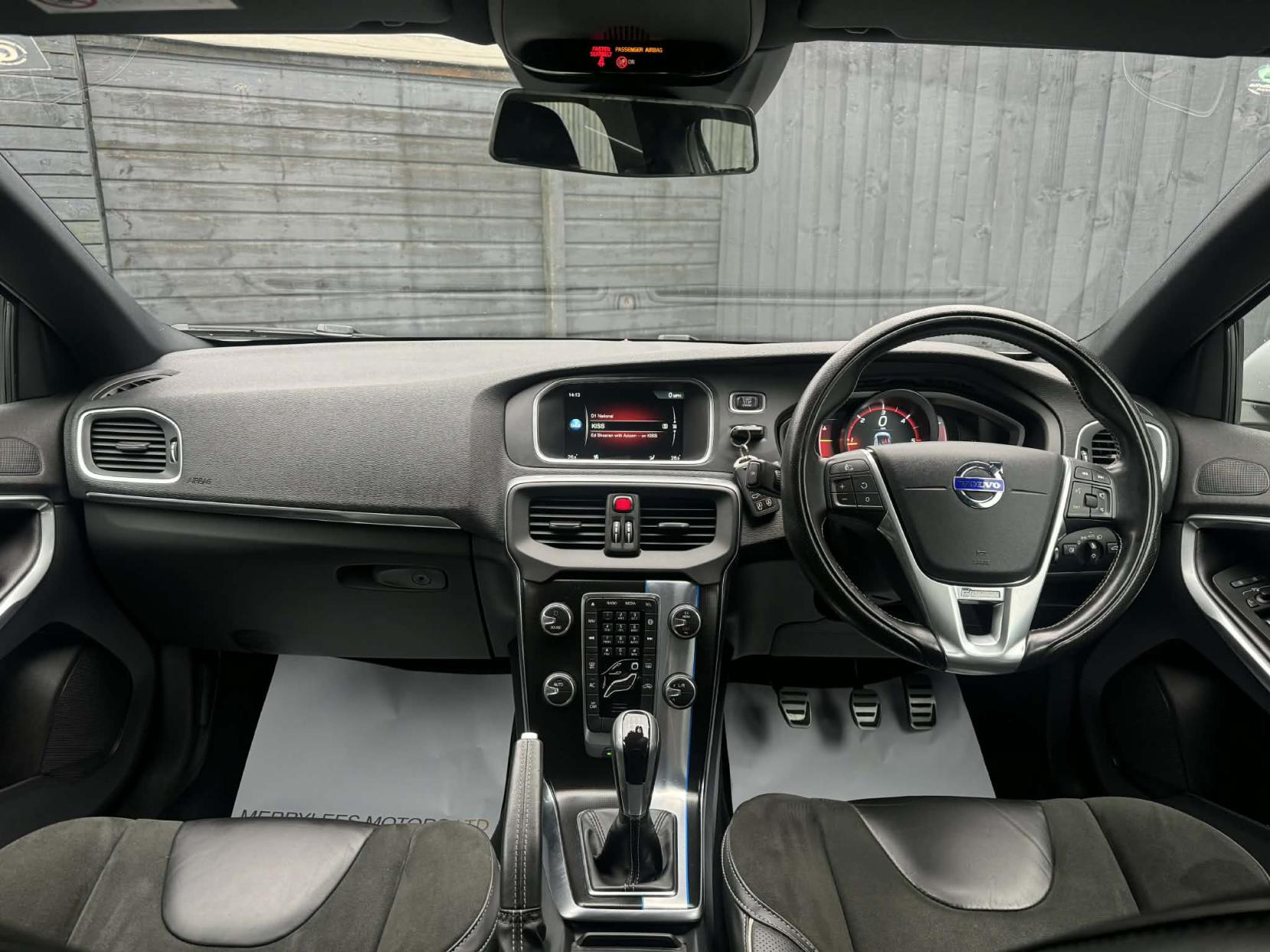 Volvo V40 2.0 D4 R-Design Nav Hatchback 5dr Diesel Manual Euro 6 (s/s) (190 ps)