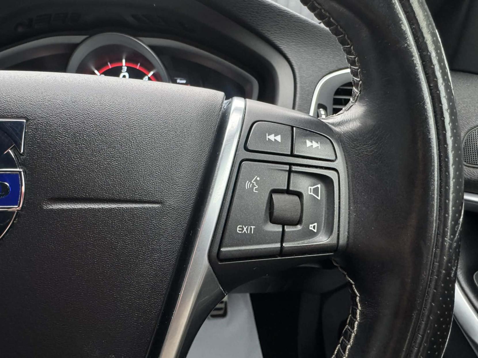 Volvo V40 2.0 D4 R-Design Nav Hatchback 5dr Diesel Manual Euro 6 (s/s) (190 ps)