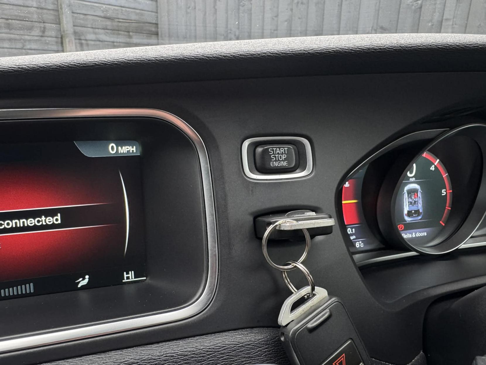 Volvo V40 2.0 D4 R-Design Nav Hatchback 5dr Diesel Manual Euro 6 (s/s) (190 ps)