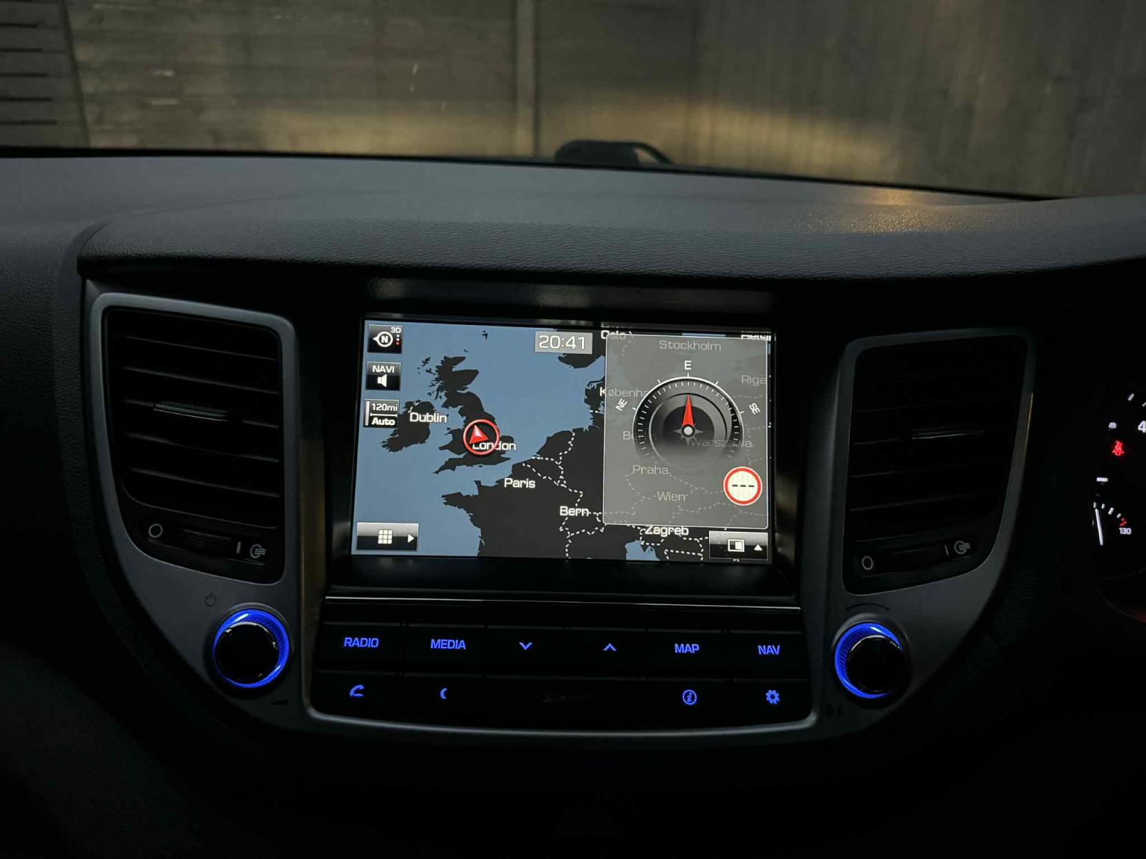 Hyundai TUCSON 2.0 CRDi Premium SUV 5dr Diesel Auto 4WD Euro 6 (136 ps)