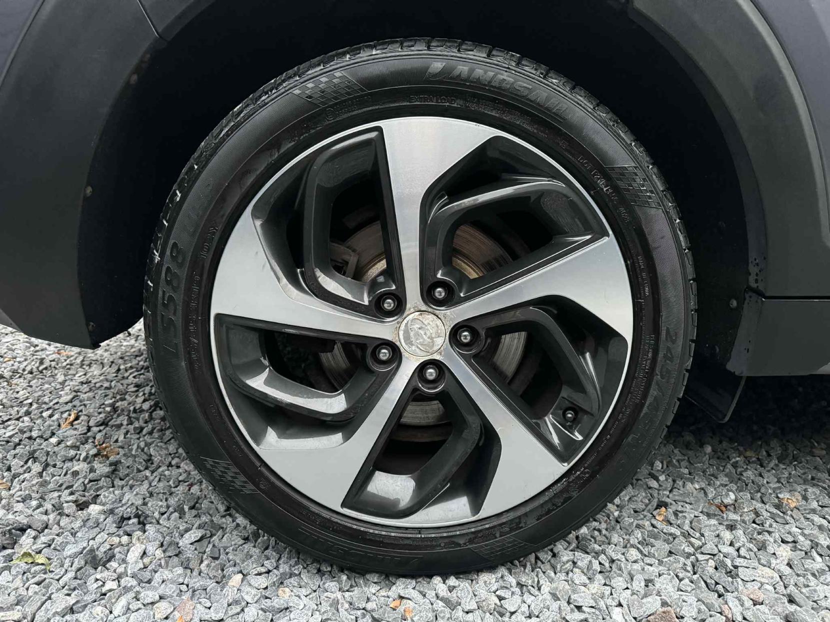 Hyundai TUCSON 2.0 CRDi Premium SUV 5dr Diesel Auto 4WD Euro 6 (136 ps)