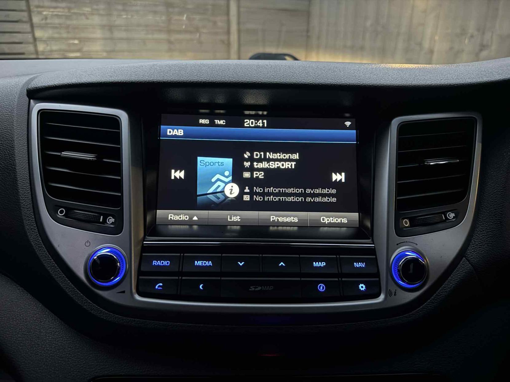 Hyundai TUCSON 2.0 CRDi Premium SUV 5dr Diesel Auto 4WD Euro 6 (136 ps)