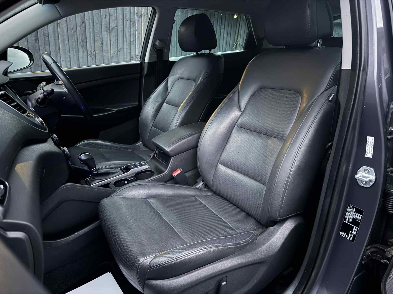 Hyundai TUCSON 2.0 CRDi Premium SUV 5dr Diesel Auto 4WD Euro 6 (136 ps)