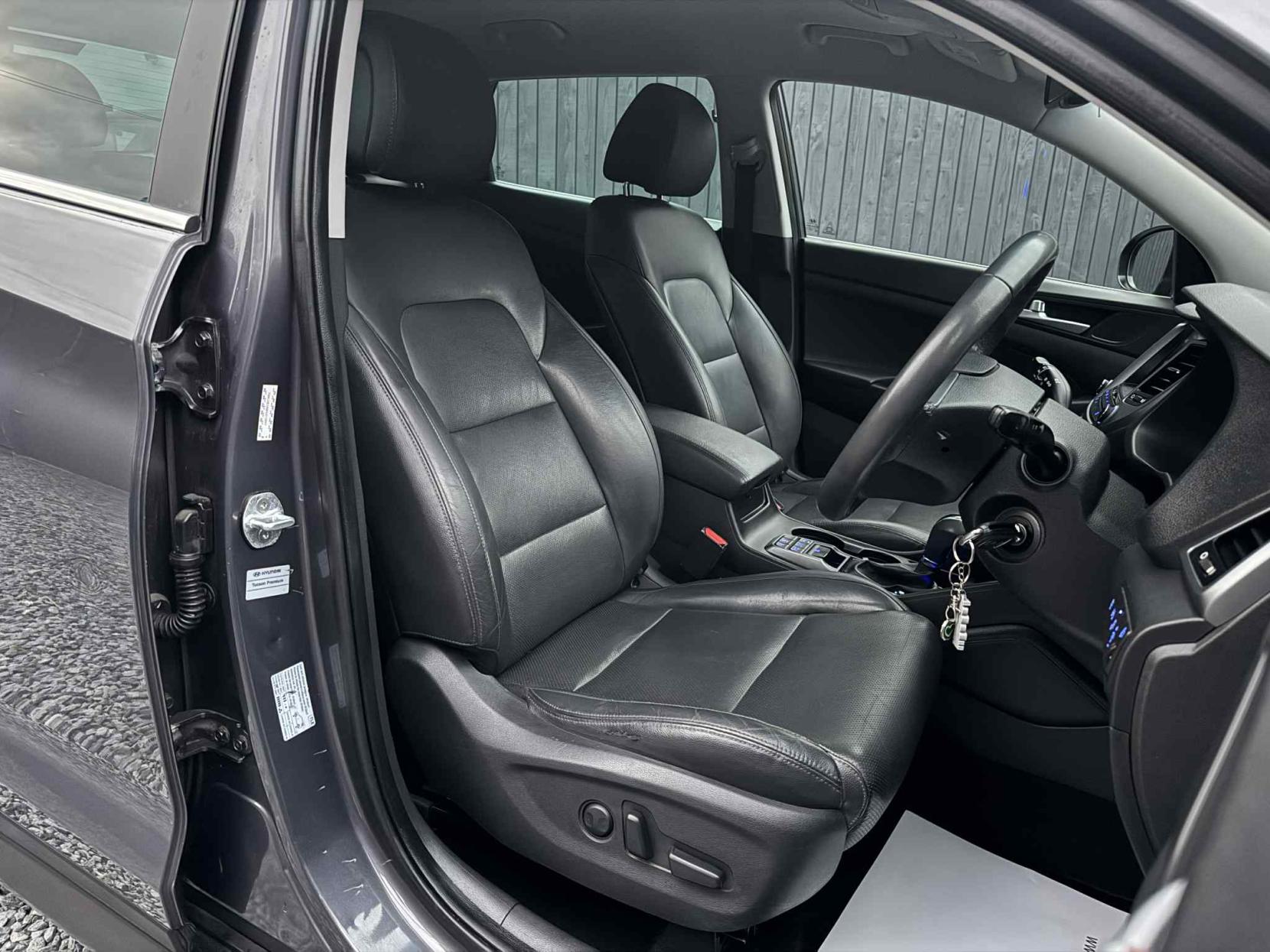 Hyundai TUCSON 2.0 CRDi Premium SUV 5dr Diesel Auto 4WD Euro 6 (136 ps)