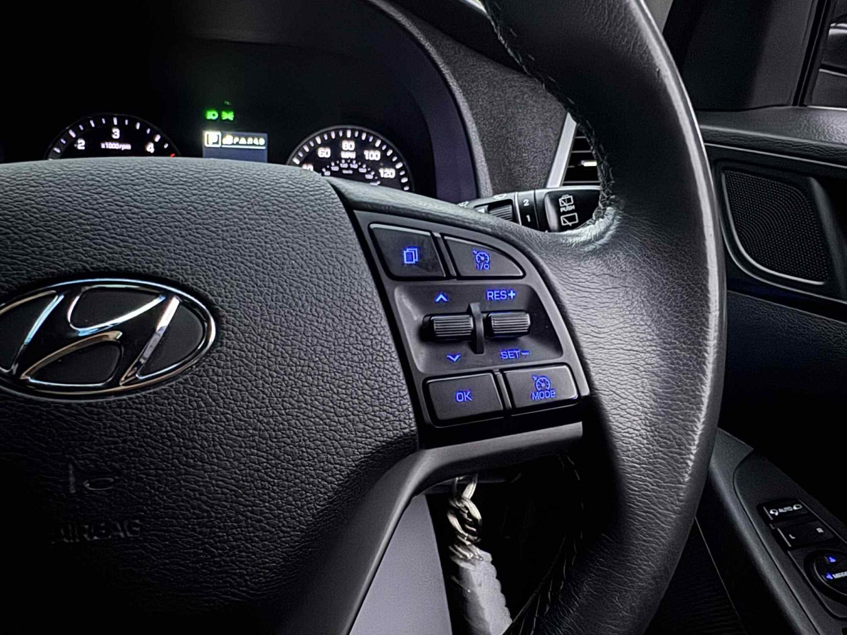 Hyundai TUCSON 2.0 CRDi Premium SUV 5dr Diesel Auto 4WD Euro 6 (136 ps)