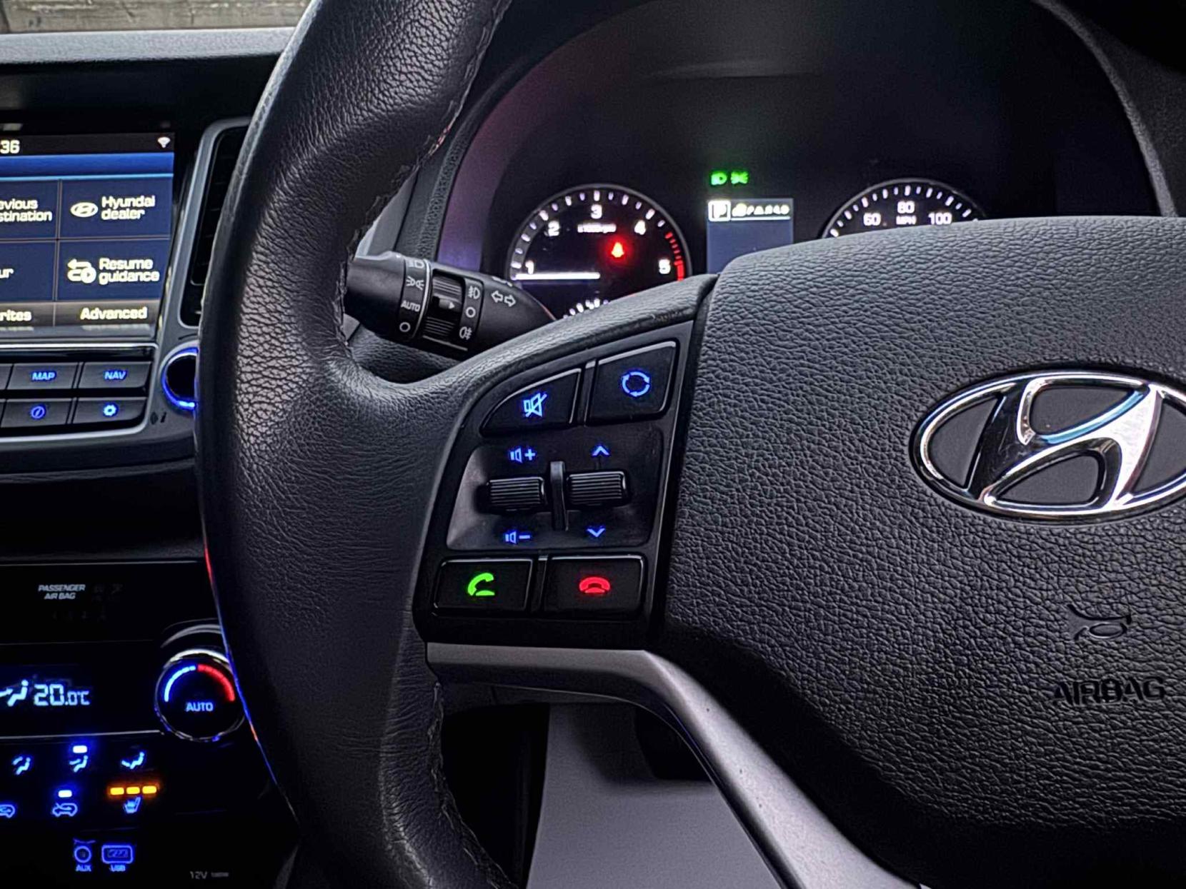 Hyundai TUCSON 2.0 CRDi Premium SUV 5dr Diesel Auto 4WD Euro 6 (136 ps)