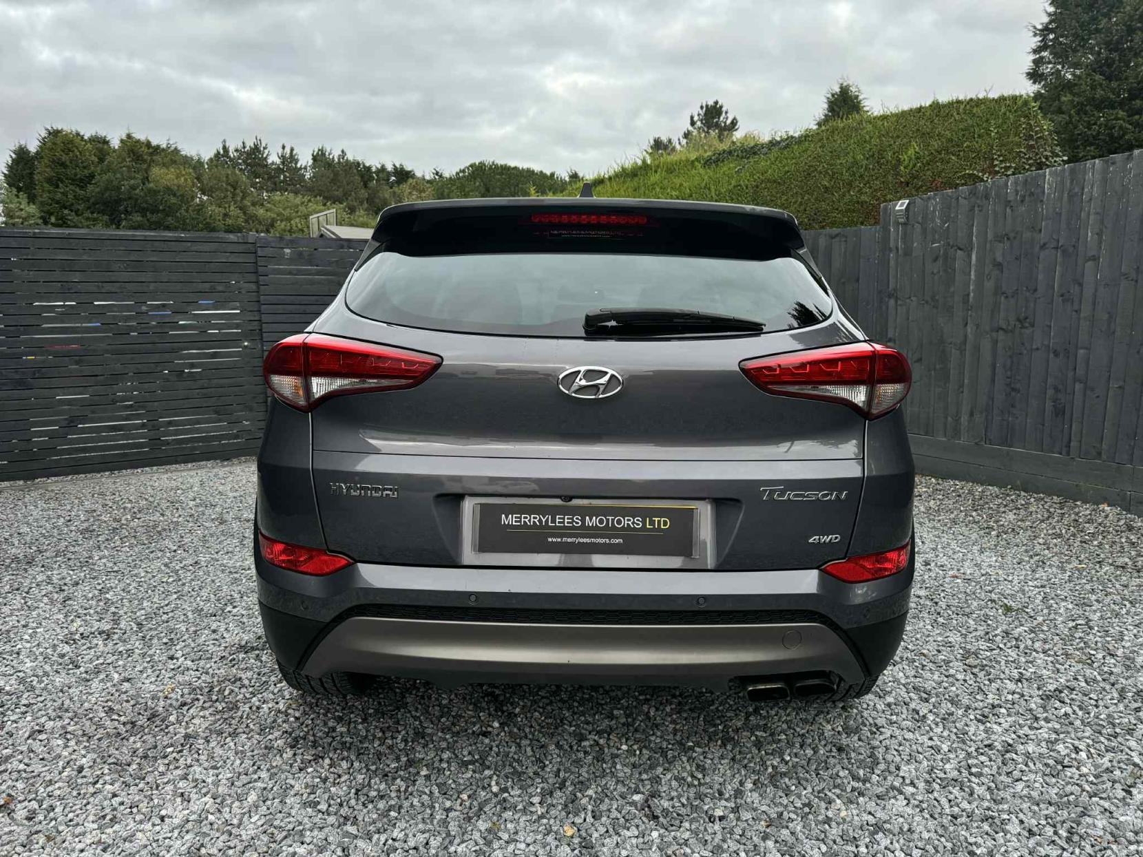 Hyundai TUCSON 2.0 CRDi Premium SUV 5dr Diesel Auto 4WD Euro 6 (136 ps)