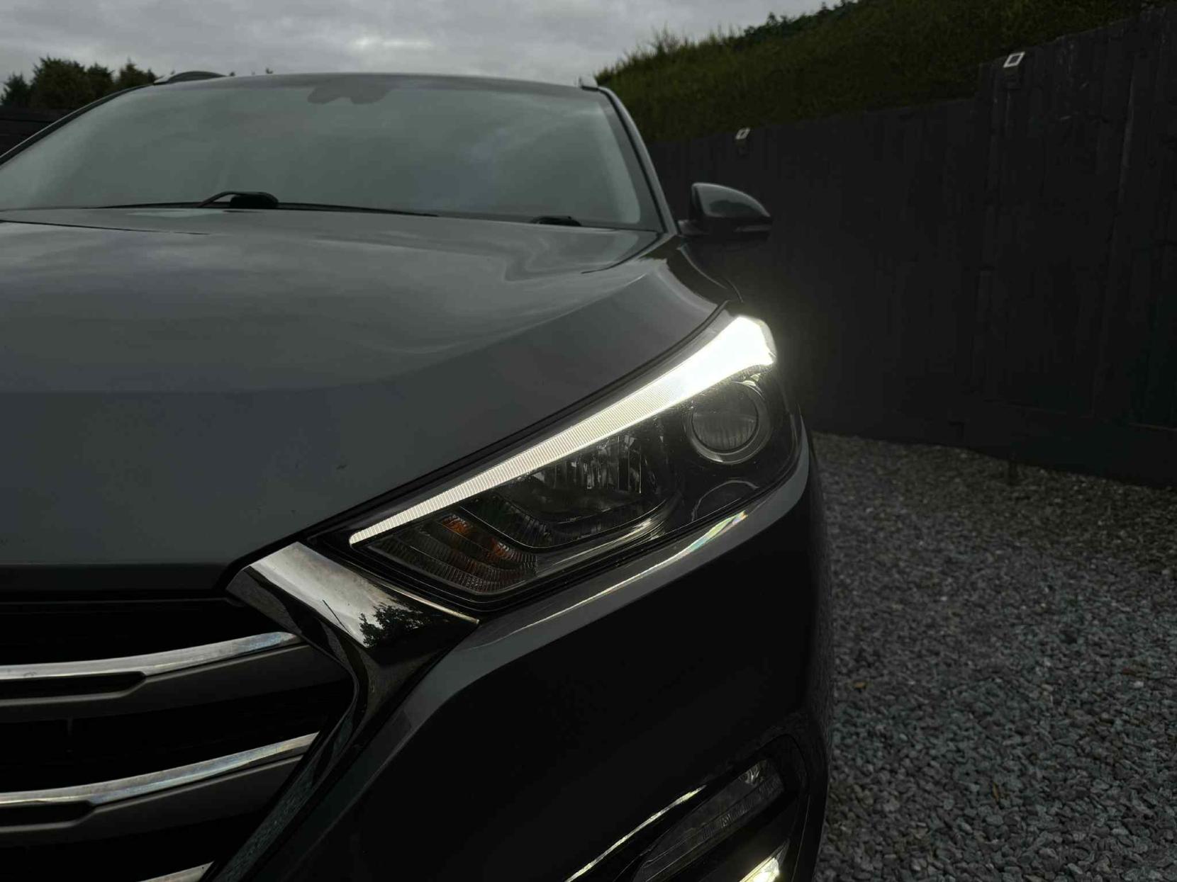Hyundai TUCSON 2.0 CRDi Premium SUV 5dr Diesel Auto 4WD Euro 6 (136 ps)