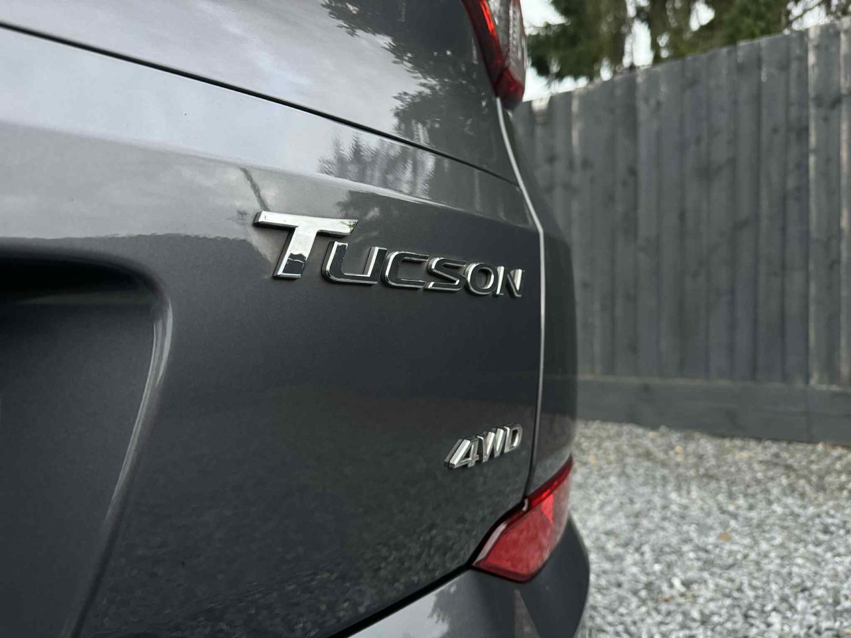 Hyundai TUCSON 2.0 CRDi Premium SUV 5dr Diesel Auto 4WD Euro 6 (136 ps)
