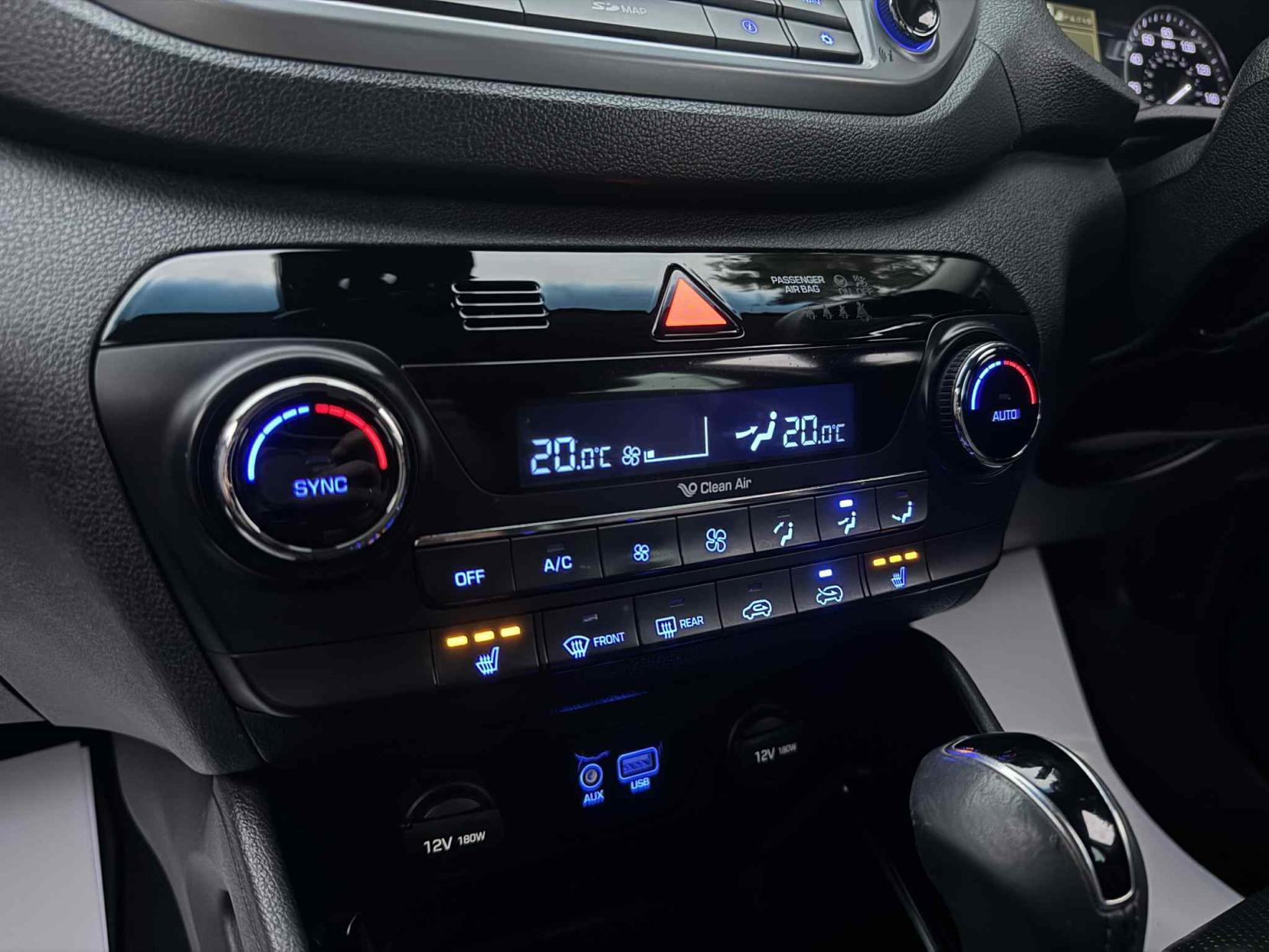 Hyundai TUCSON 2.0 CRDi Premium SUV 5dr Diesel Auto 4WD Euro 6 (136 ps)