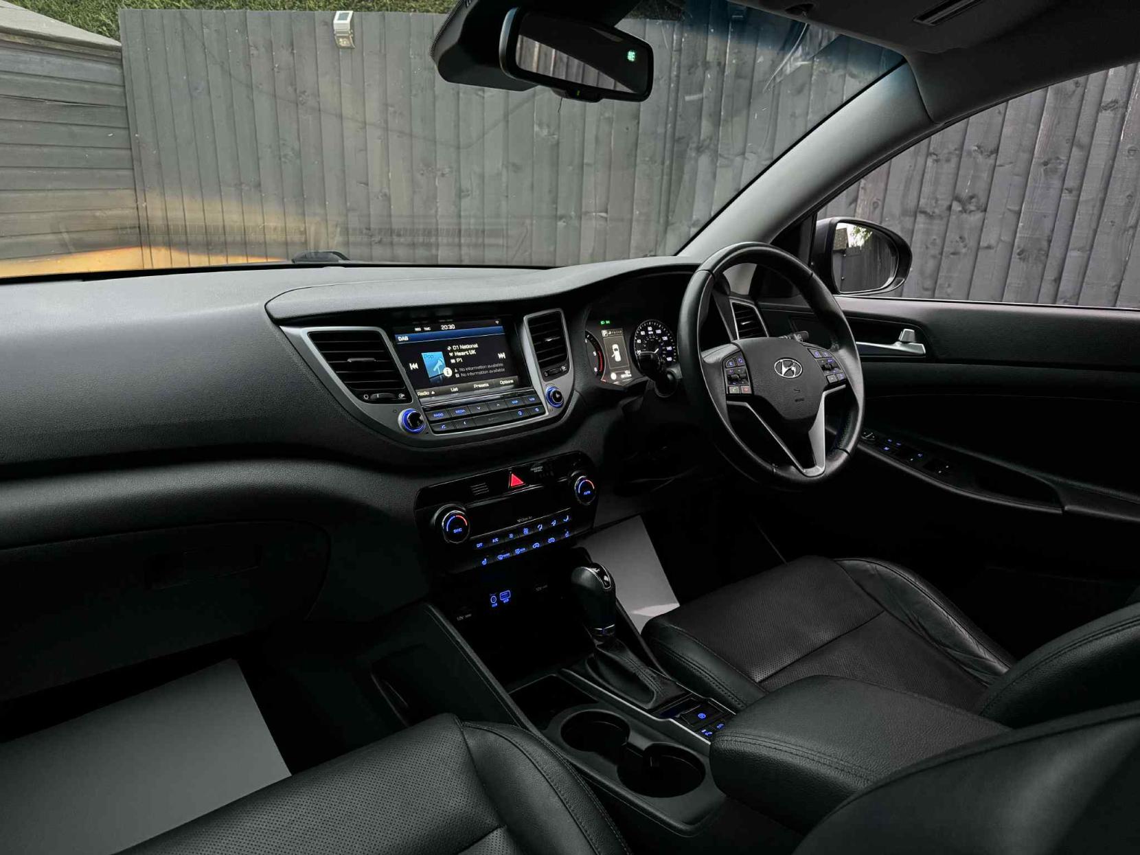 Hyundai TUCSON 2.0 CRDi Premium SUV 5dr Diesel Auto 4WD Euro 6 (136 ps)