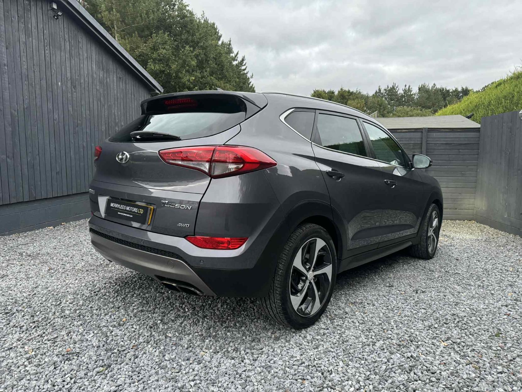 Hyundai TUCSON 2.0 CRDi Premium SUV 5dr Diesel Auto 4WD Euro 6 (136 ps)