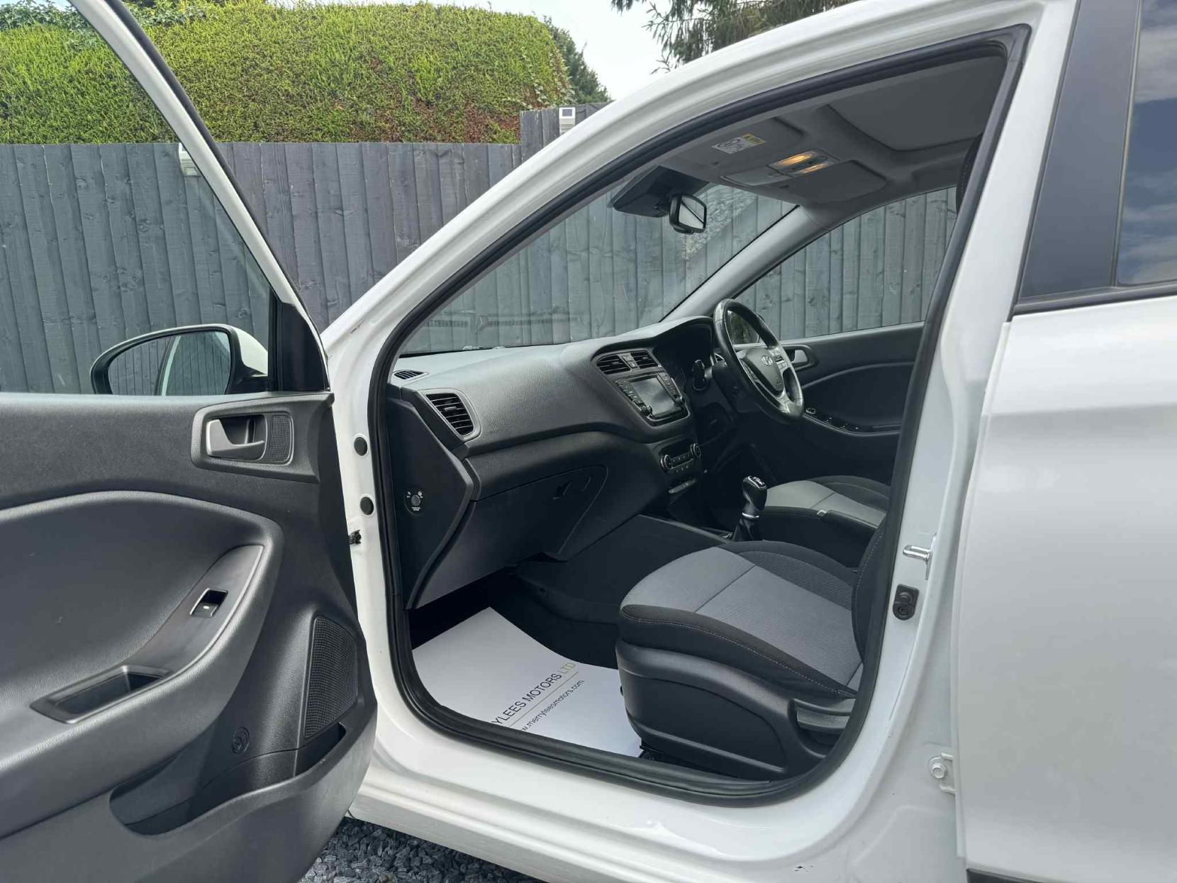 Hyundai i20 1.0 T-GDi Premium SE Nav Hatchback 5dr Petrol Manual Euro 6 (120 ps)