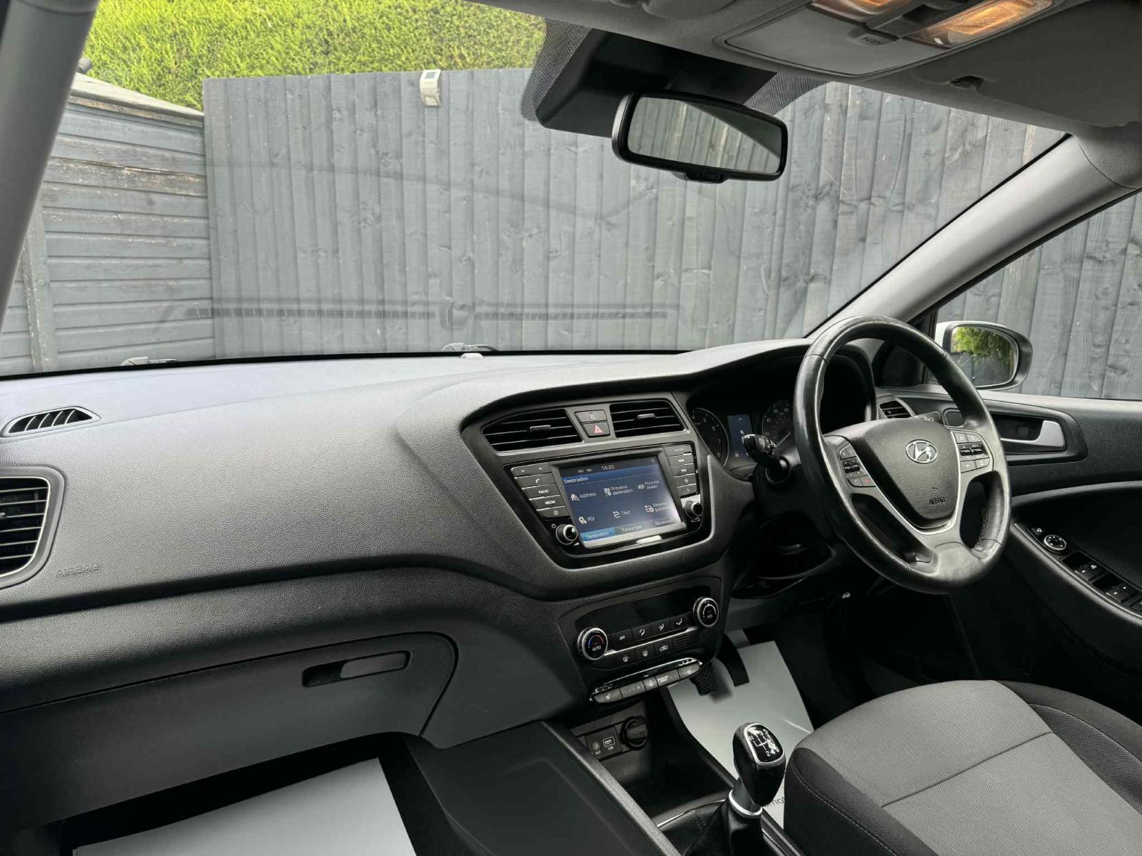 Hyundai i20 1.0 T-GDi Premium SE Nav Hatchback 5dr Petrol Manual Euro 6 (120 ps)