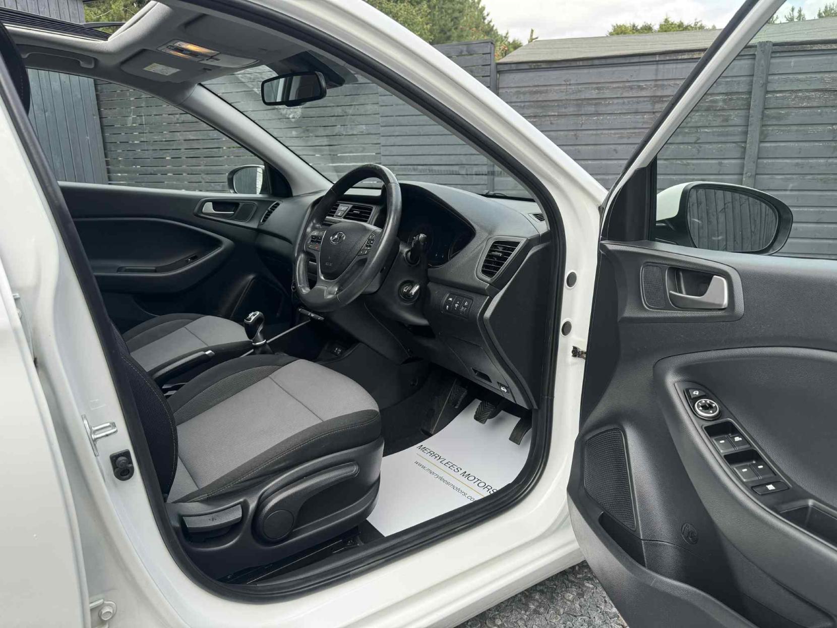 Hyundai i20 1.0 T-GDi Premium SE Nav Hatchback 5dr Petrol Manual Euro 6 (120 ps)