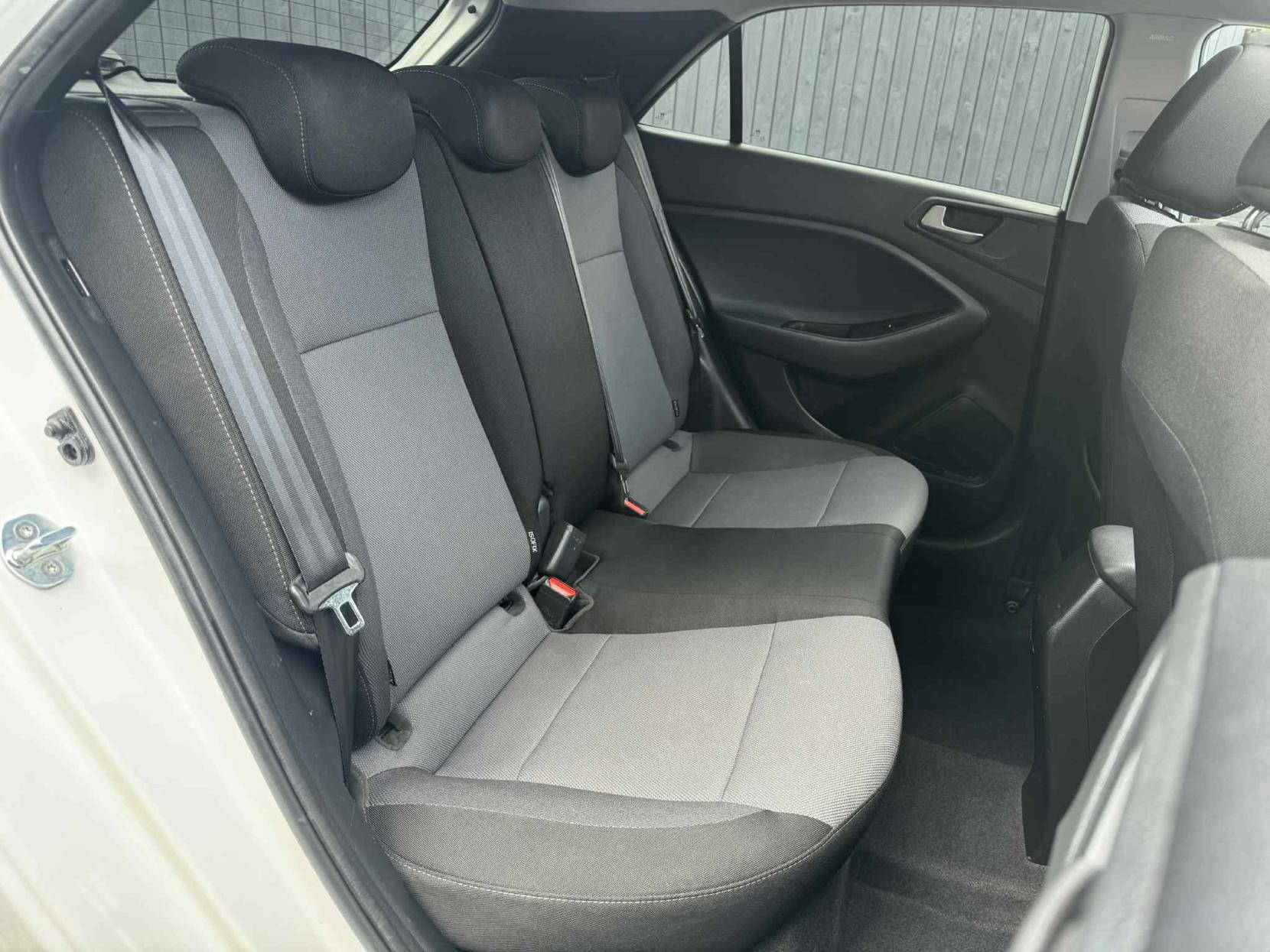 Hyundai i20 1.0 T-GDi Premium SE Nav Hatchback 5dr Petrol Manual Euro 6 (120 ps)