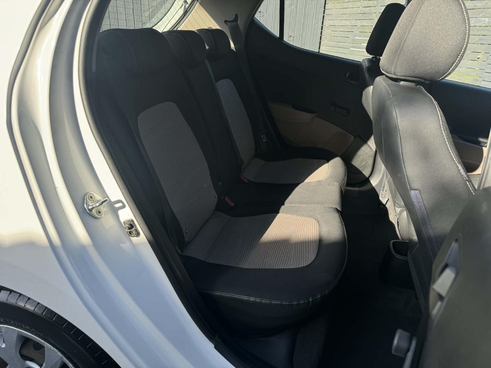 Hyundai i10 1.0 S Air Hatchback 5dr Petrol Manual Euro 5 (66 ps)