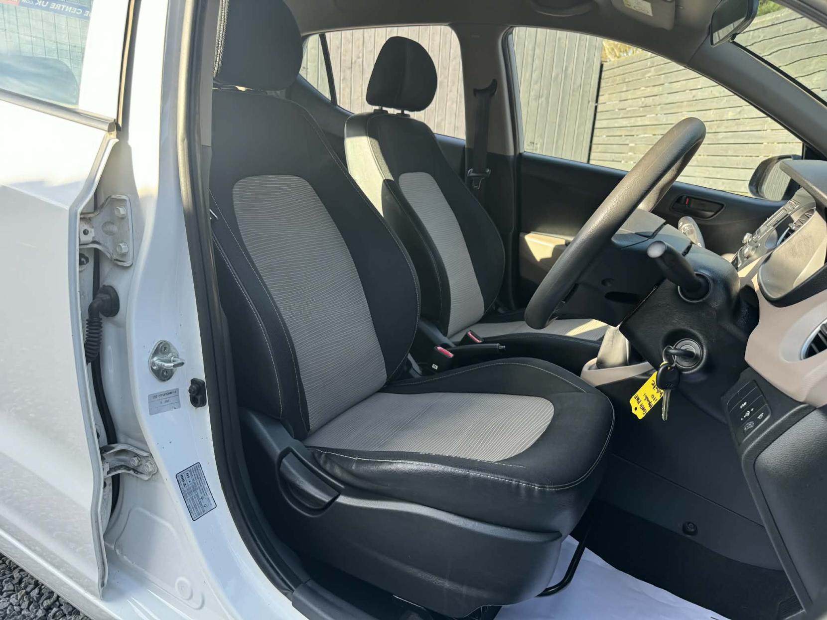 Hyundai i10 1.0 S Air Hatchback 5dr Petrol Manual Euro 5 (66 ps)