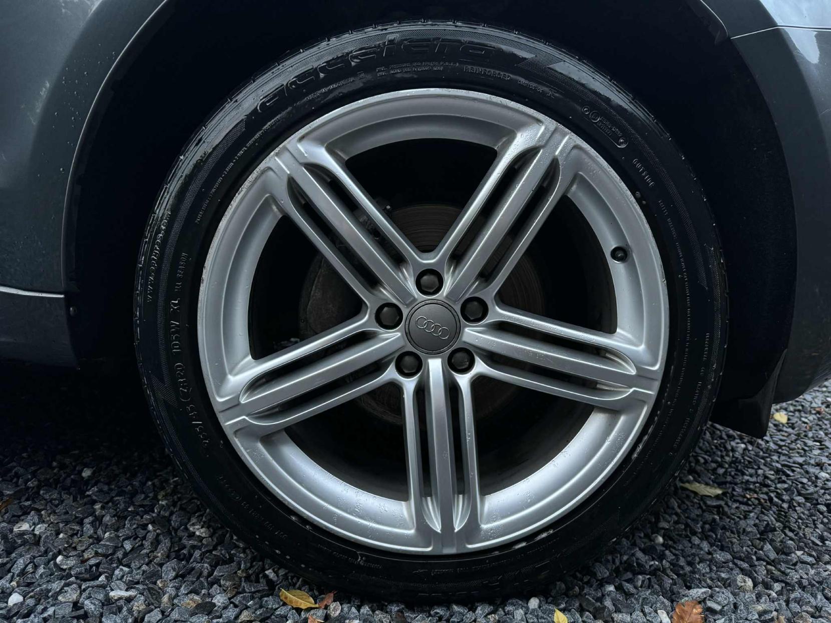 Audi Q5 2.0 TDI S line Plus SUV 5dr Diesel S Tronic quattro Euro 5 (s/s) (177 ps)