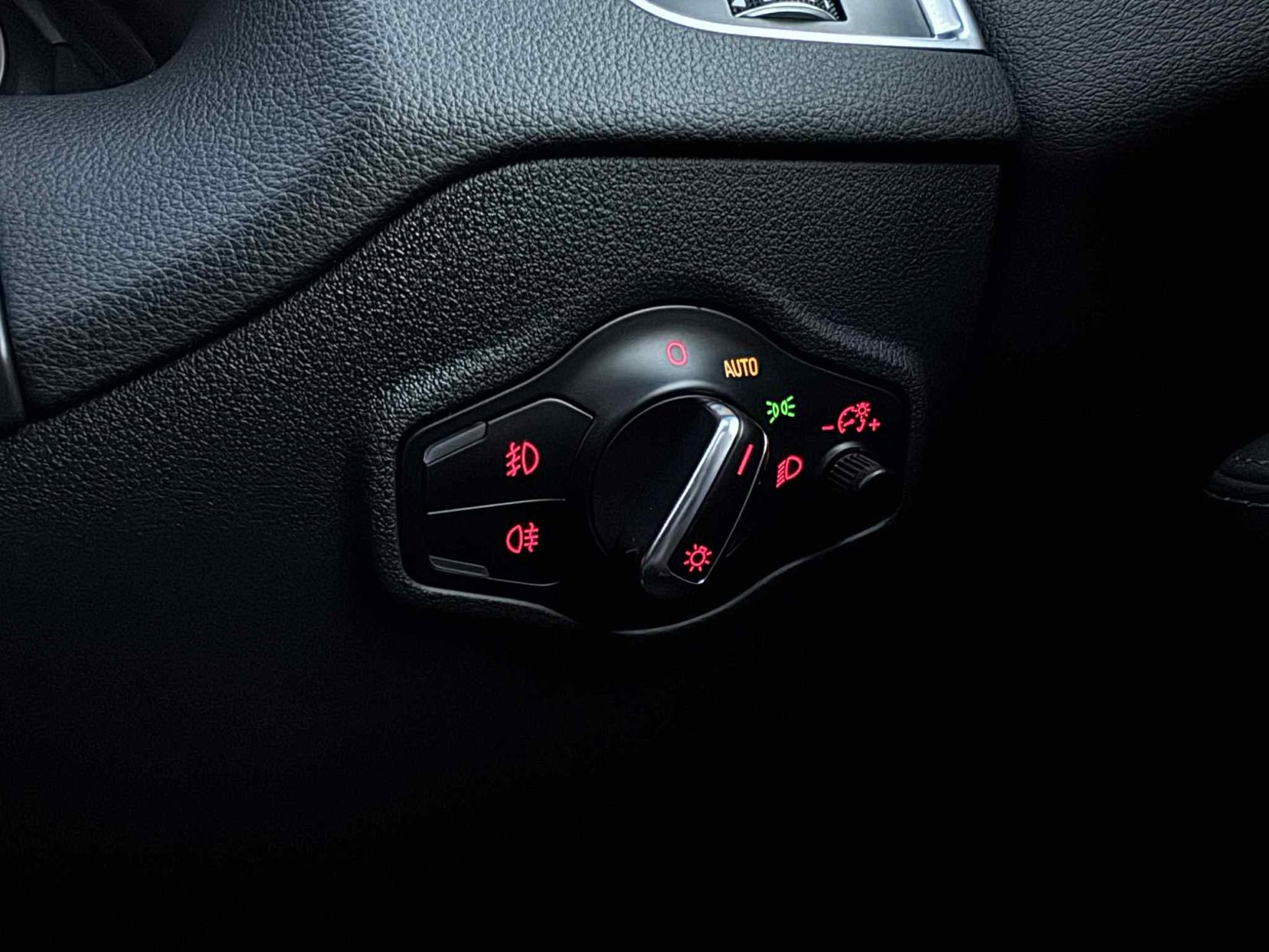 Audi Q5 2.0 TDI S line Plus SUV 5dr Diesel S Tronic quattro Euro 5 (s/s) (177 ps)