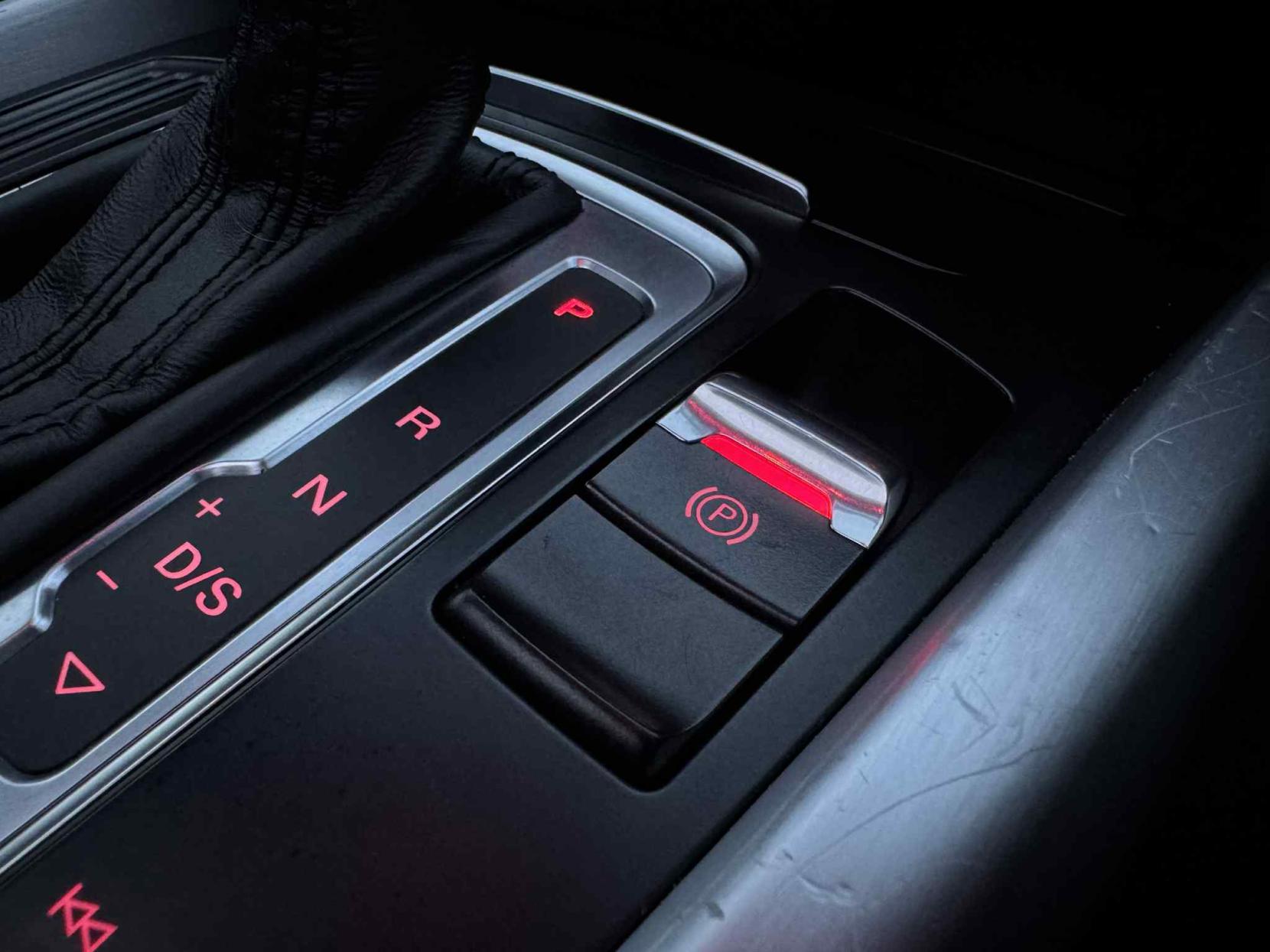 Audi Q5 2.0 TDI S line Plus SUV 5dr Diesel S Tronic quattro Euro 5 (s/s) (177 ps)