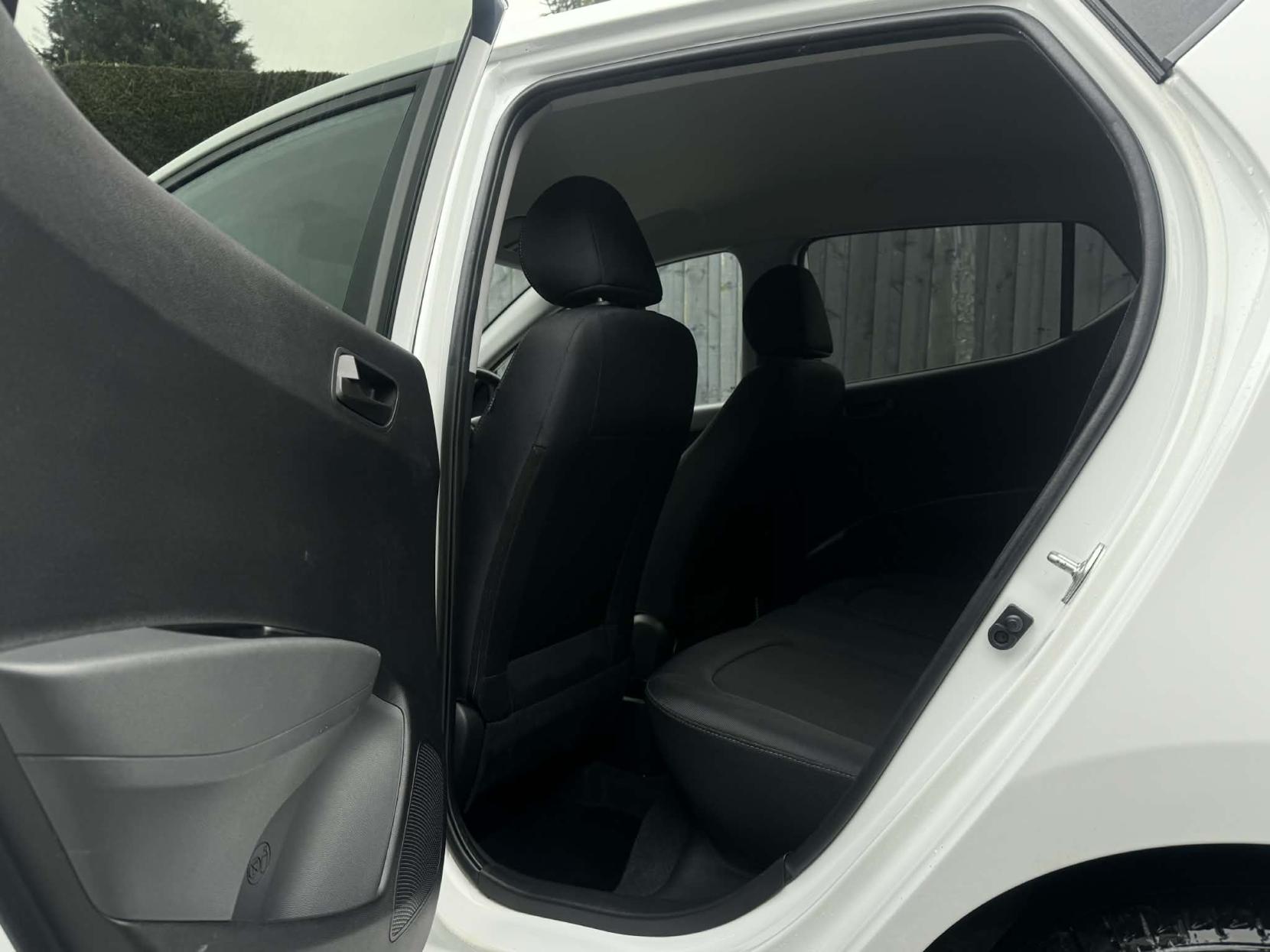 Hyundai i10 1.0 Play Hatchback 5dr Petrol Manual Euro 6 (67 ps)