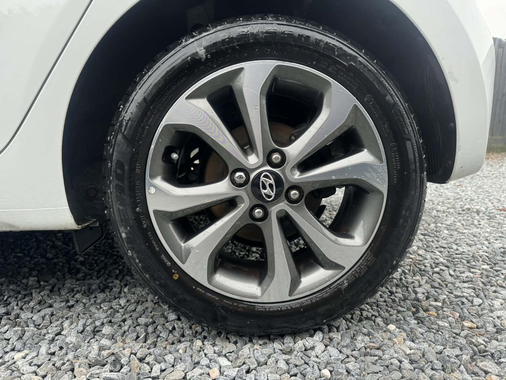 Hyundai i10 1.0 Play Hatchback 5dr Petrol Manual Euro 6 (67 ps)