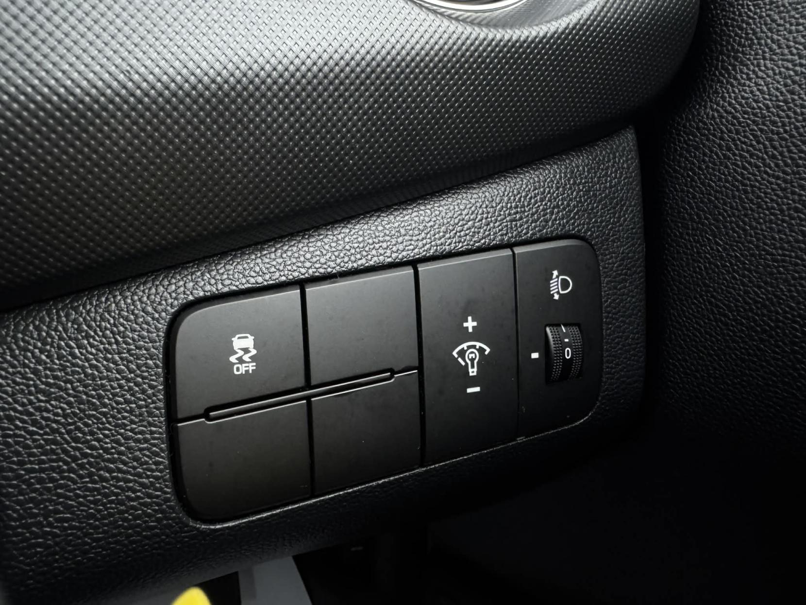 Hyundai i10 1.0 Play Hatchback 5dr Petrol Manual Euro 6 (67 ps)