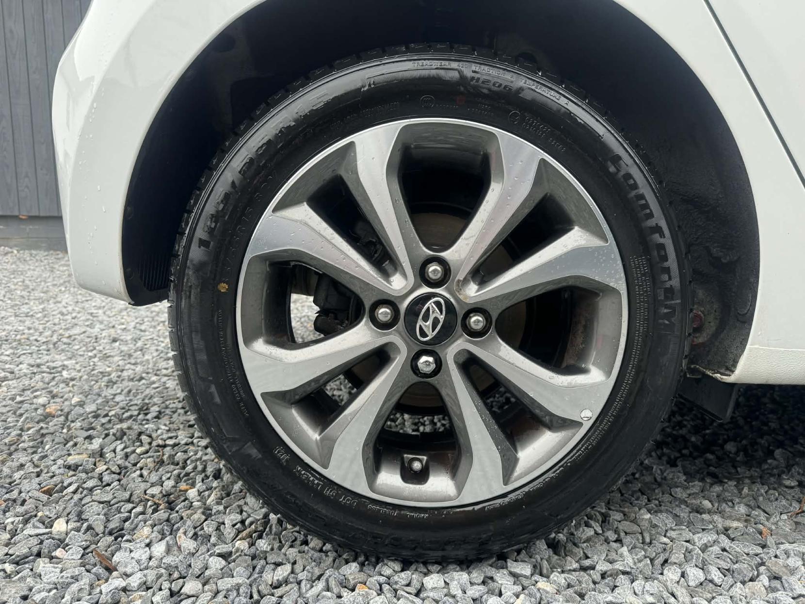 Hyundai i10 1.0 Play Hatchback 5dr Petrol Manual Euro 6 (67 ps)