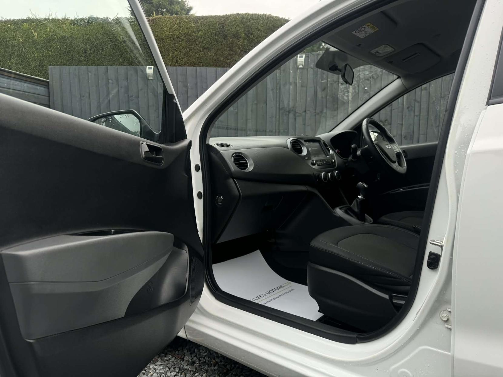 Hyundai i10 1.0 Play Hatchback 5dr Petrol Manual Euro 6 (67 ps)