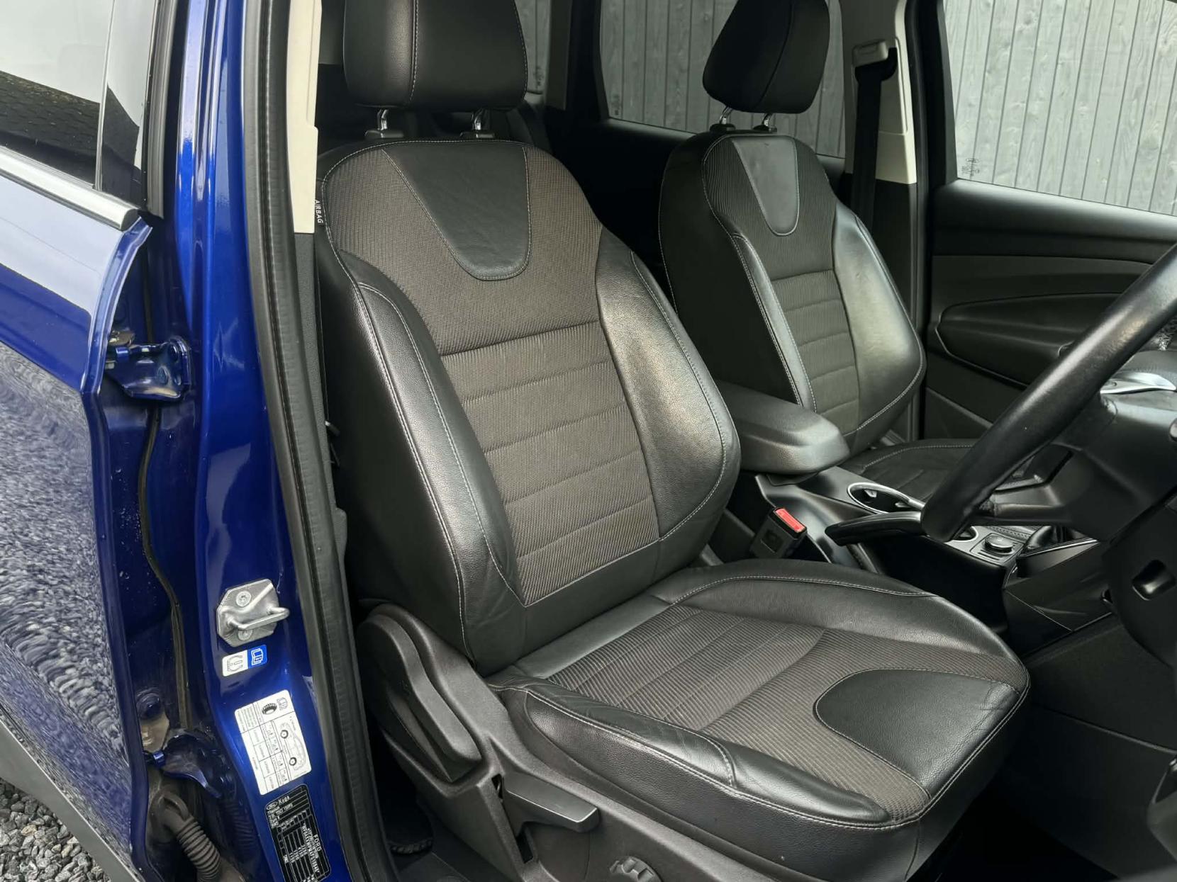 Ford Kuga 2.0 TDCi Titanium SUV 5dr Diesel Manual 2WD Euro 6 (s/s) (150 ps)