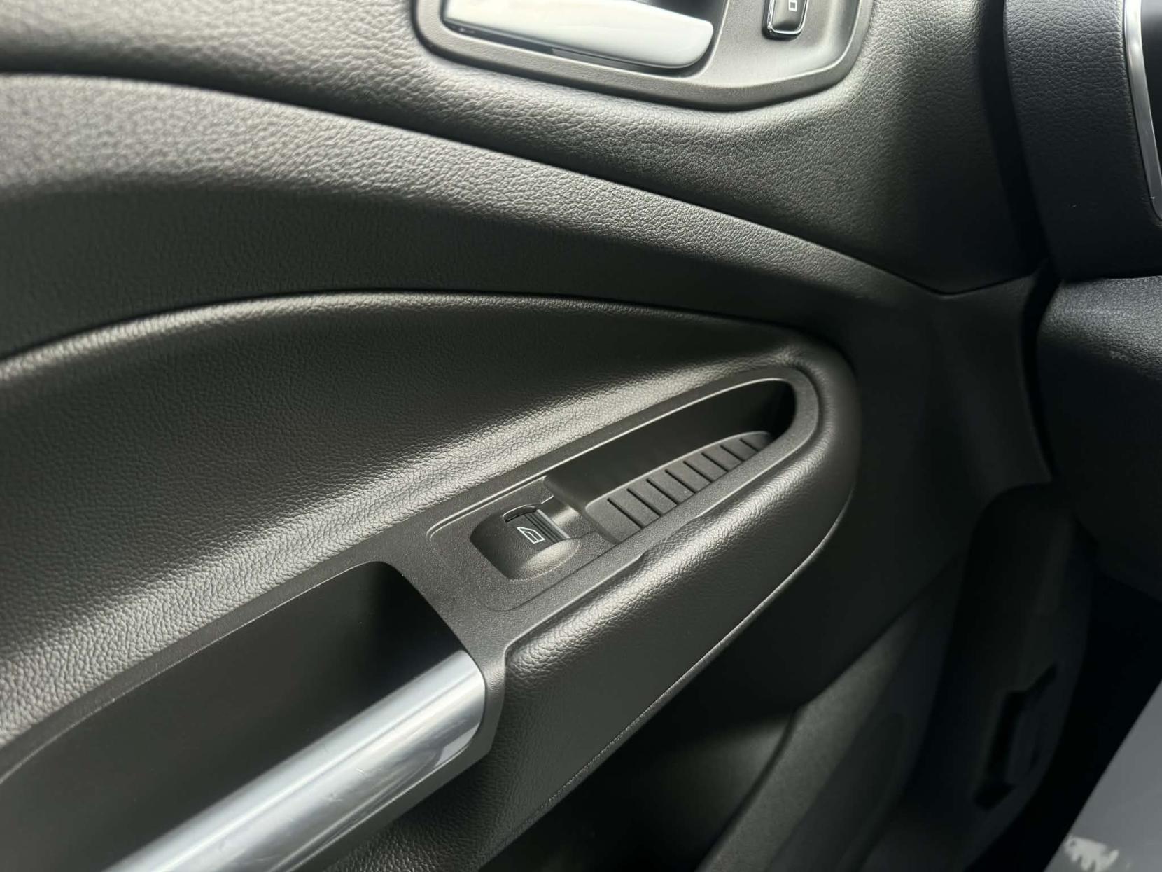 Ford Kuga 2.0 TDCi Titanium SUV 5dr Diesel Manual 2WD Euro 6 (s/s) (150 ps)