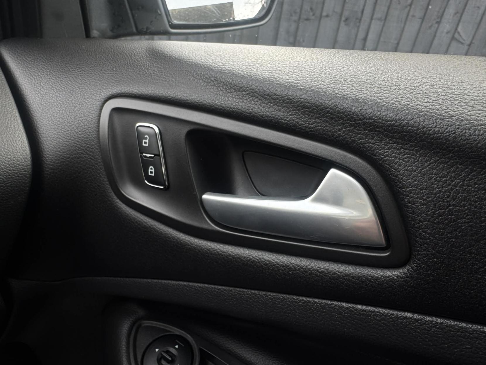 Ford Kuga 2.0 TDCi Titanium SUV 5dr Diesel Manual 2WD Euro 6 (s/s) (150 ps)